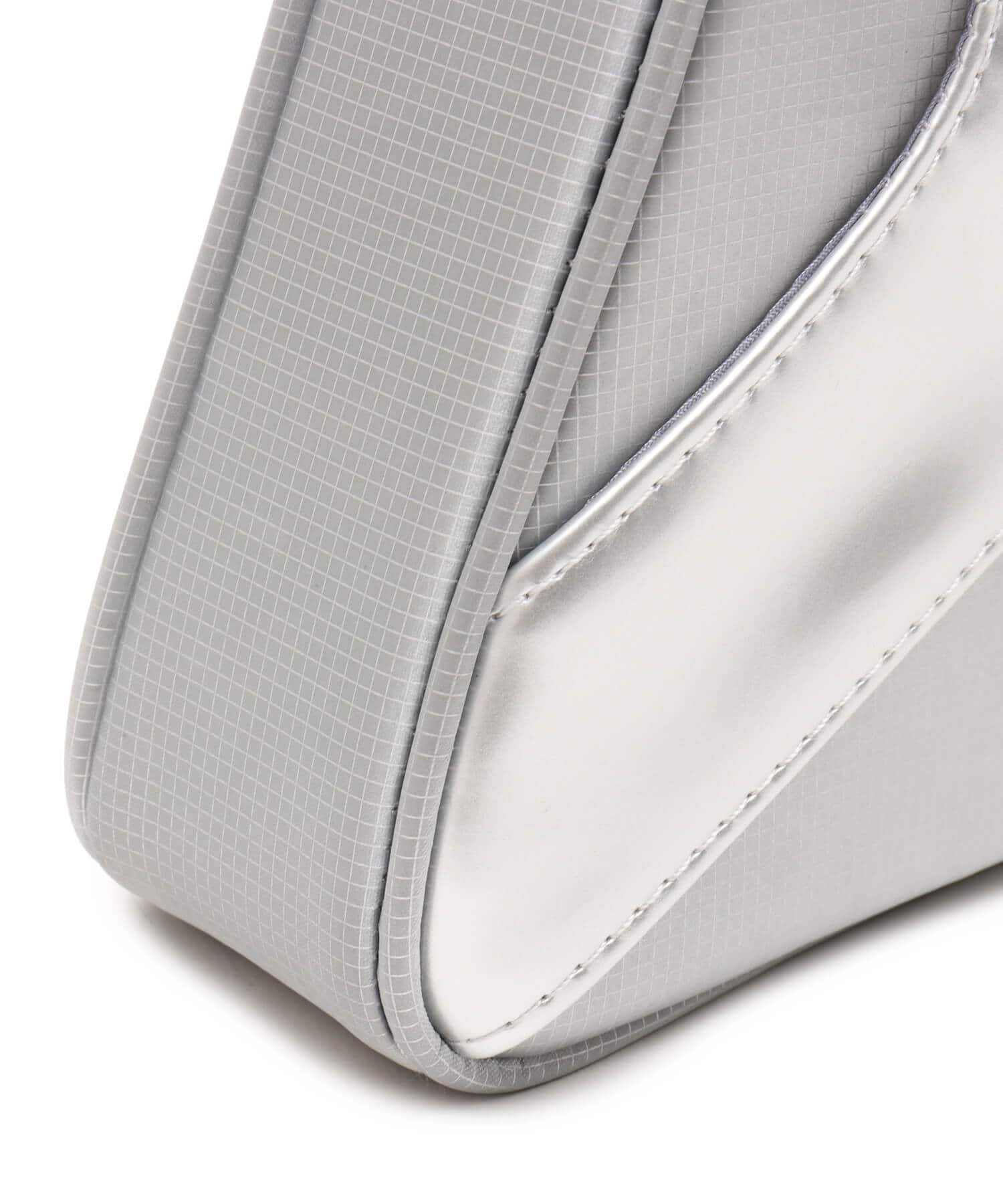 adidas CLUTCH SHOULDER BAG シルバーメタリックの画像