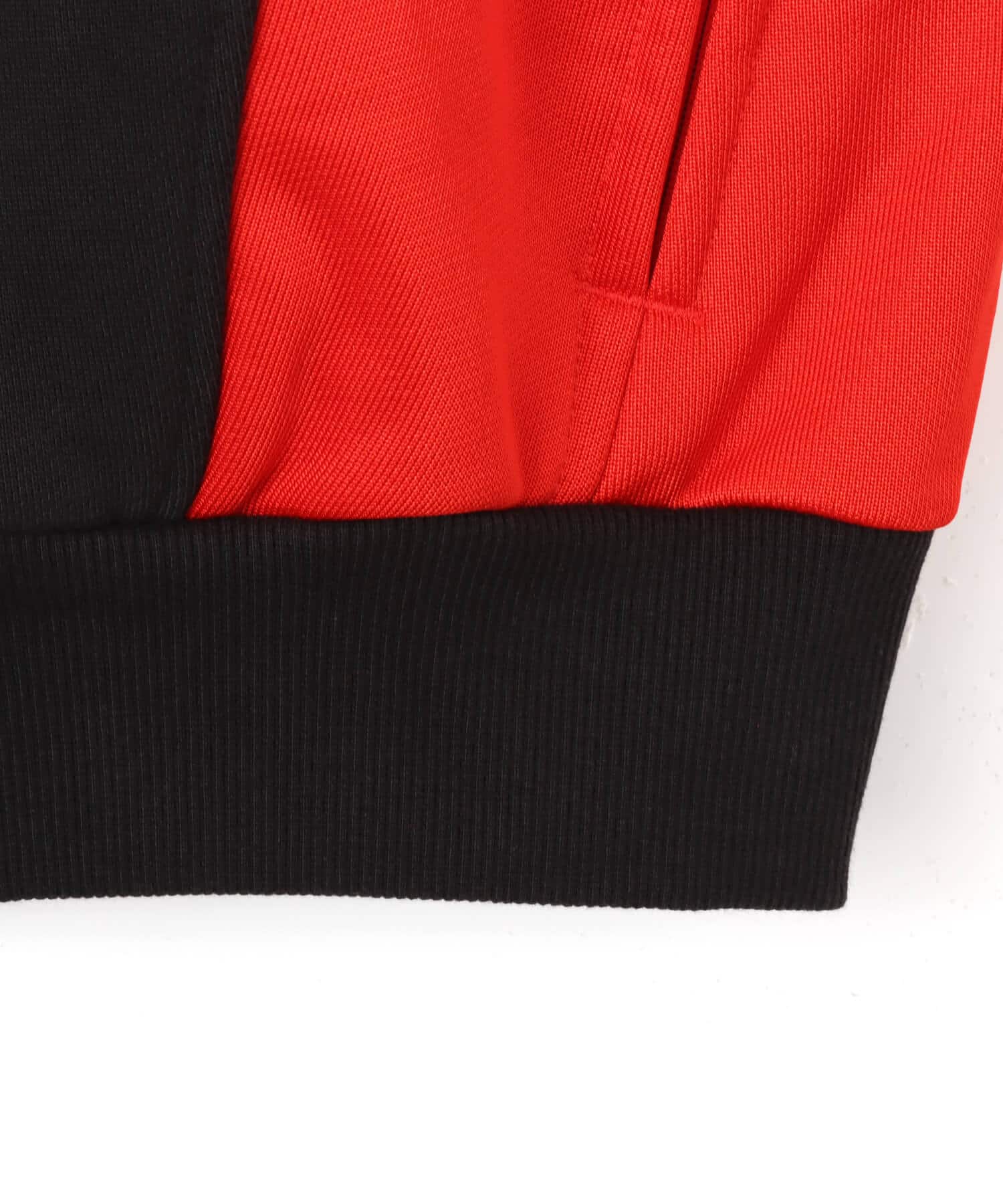 adidas CHAVARRIA WATSONVILLE MOCKNECK JUMPER ブラック/レッドの画像