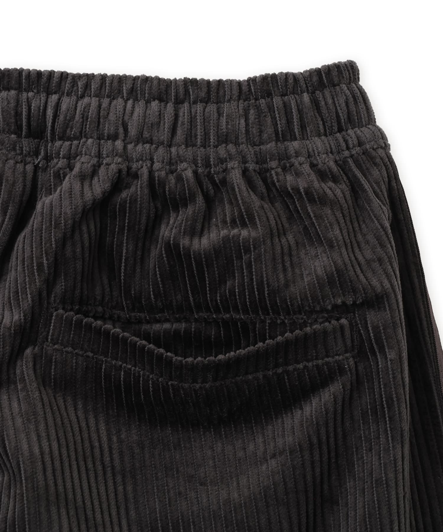 adidas ADICOLOR CARGO SHORTS ブラックの画像