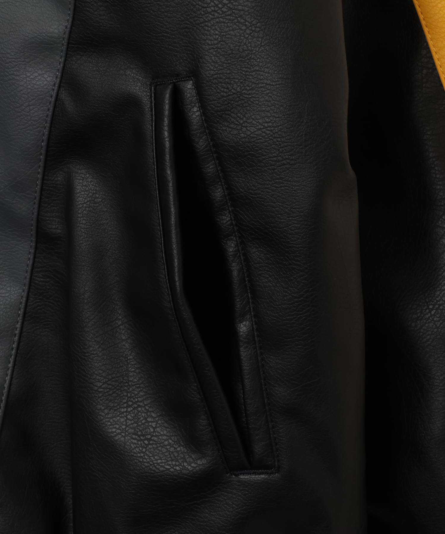 adidas POKEMON 8BALL JACKET ブラック/プリラブドイエローの画像