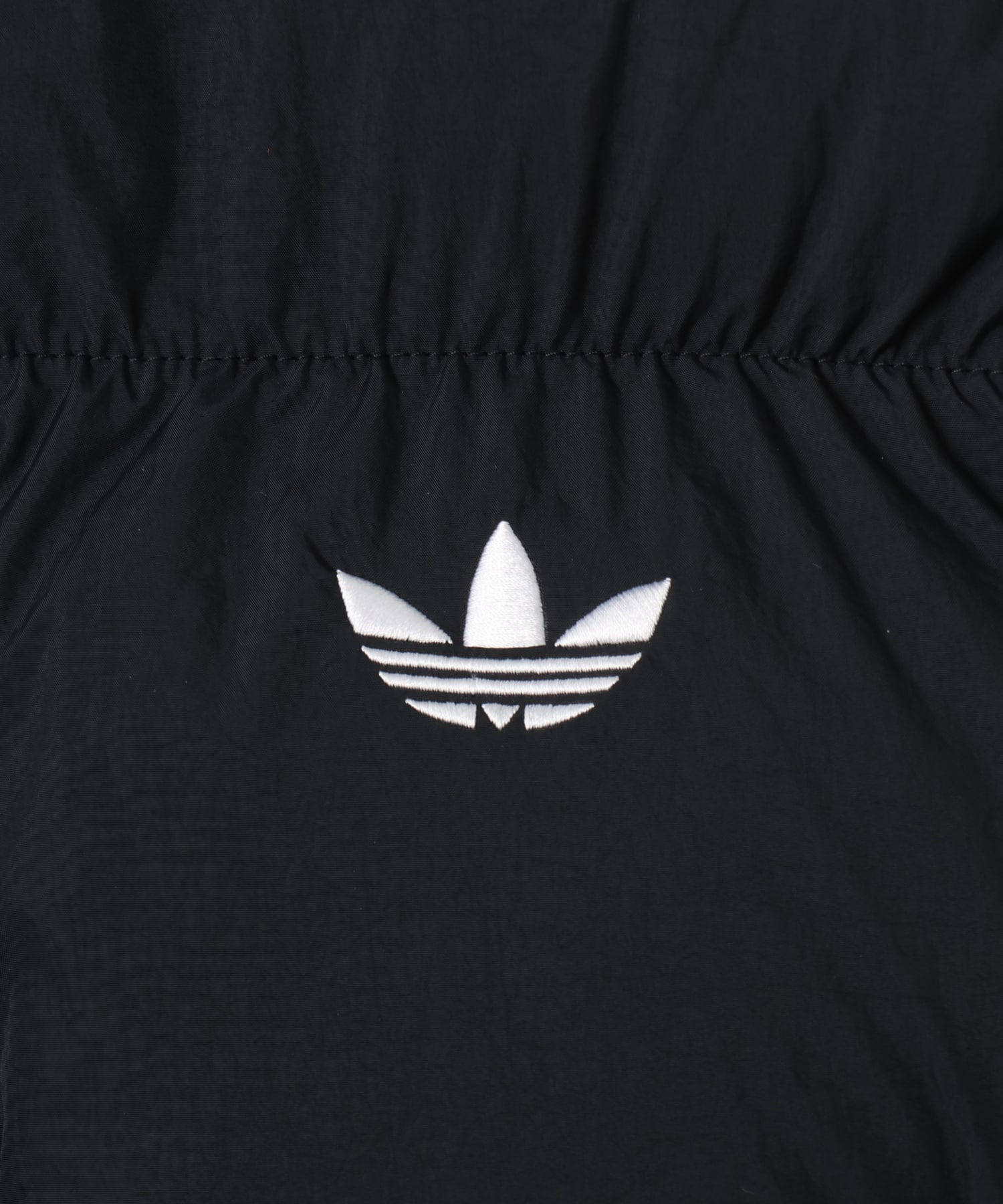 adidas ADICOLOR SHORT PUFFER JACKET ブラックの画像