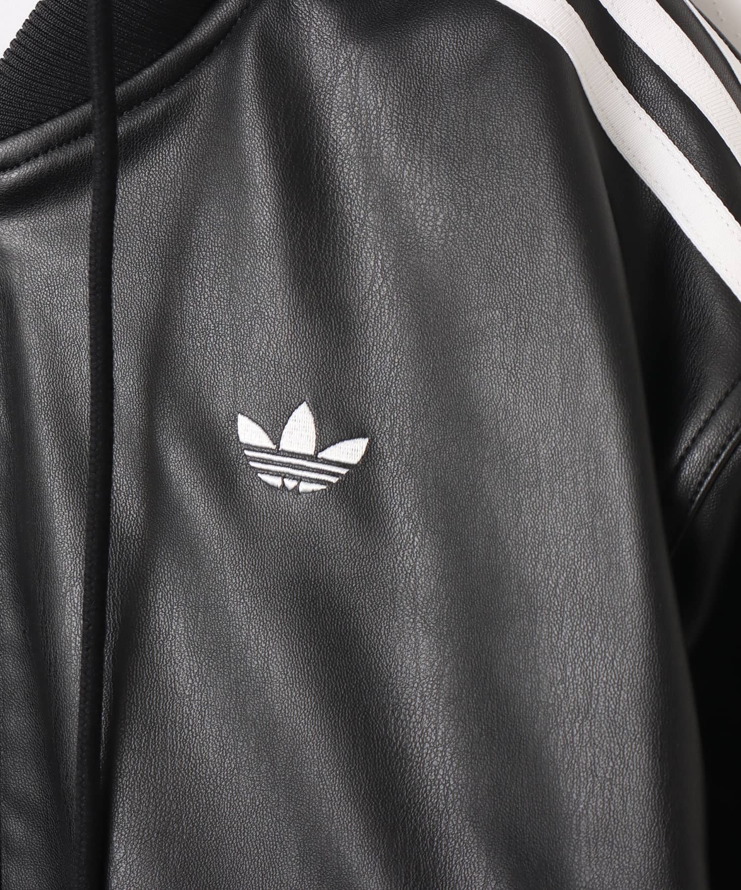 adidas W PLEATHER JACKET ブラックの画像