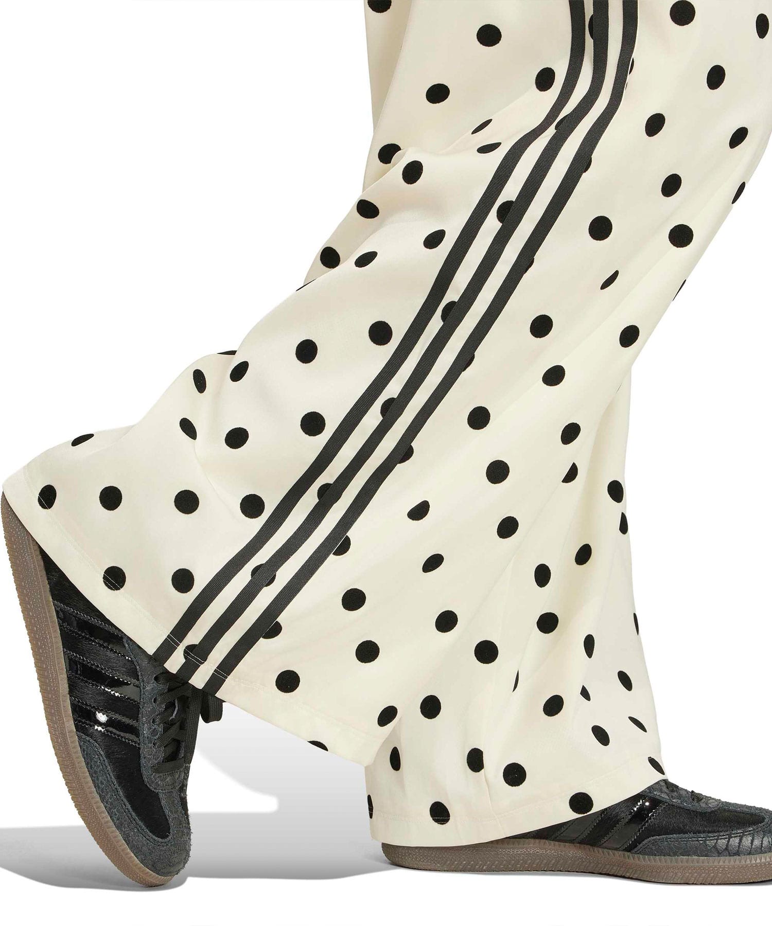 adidas WIDE LEG PANTS オフホワイトの画像