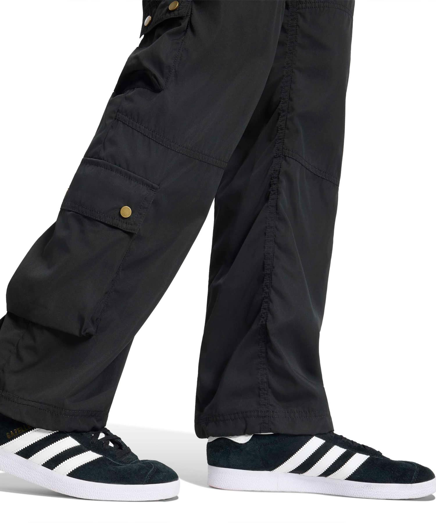 adidas CARGO PANTS ブラックの画像