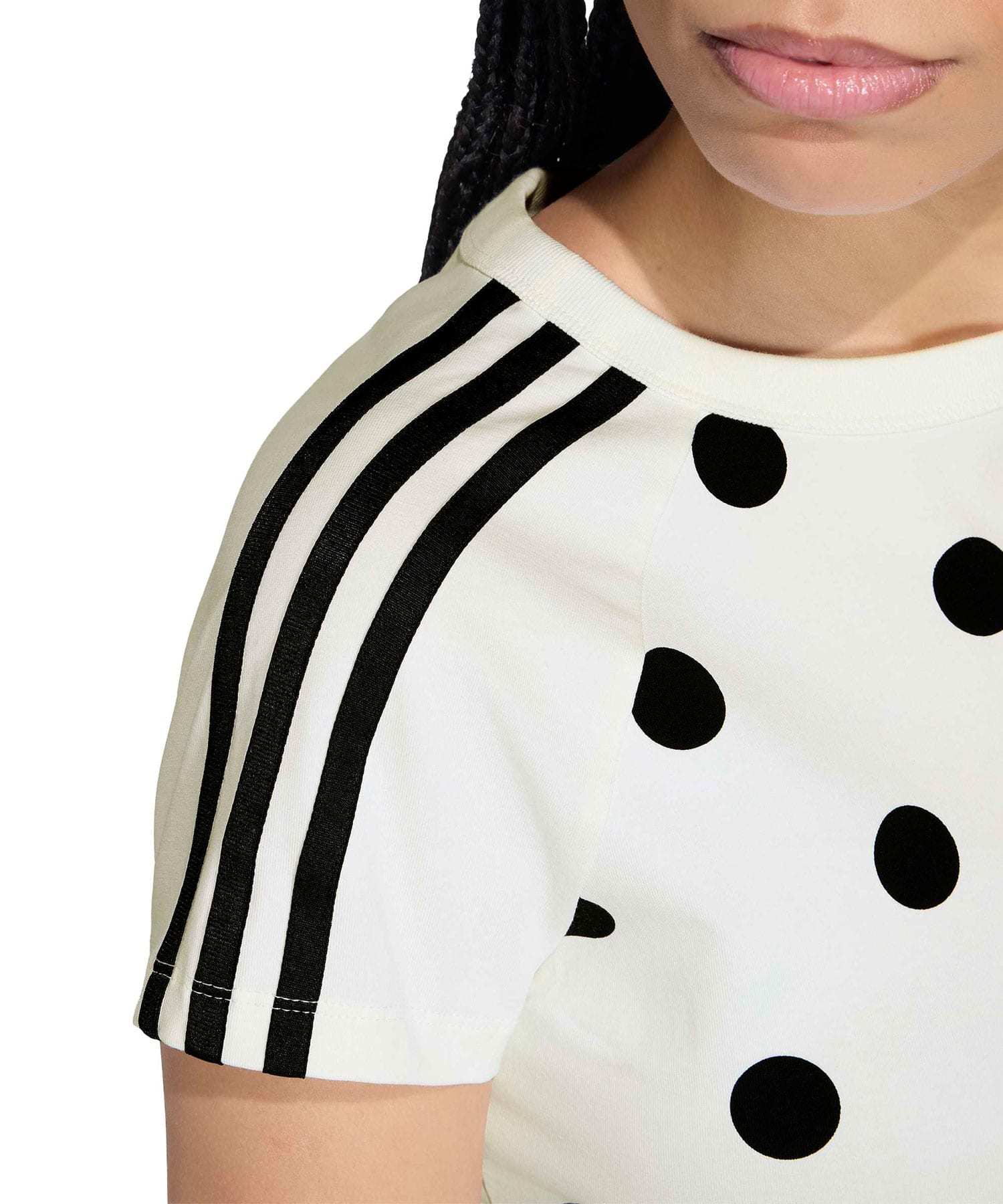 adidas CALI TEE オフホワイトの画像