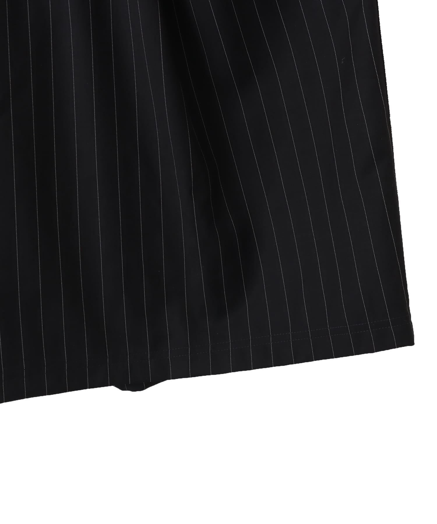 adidas CHAVARRIA PINSTRIPE LONG SHORT ブラック/ホワイトの画像