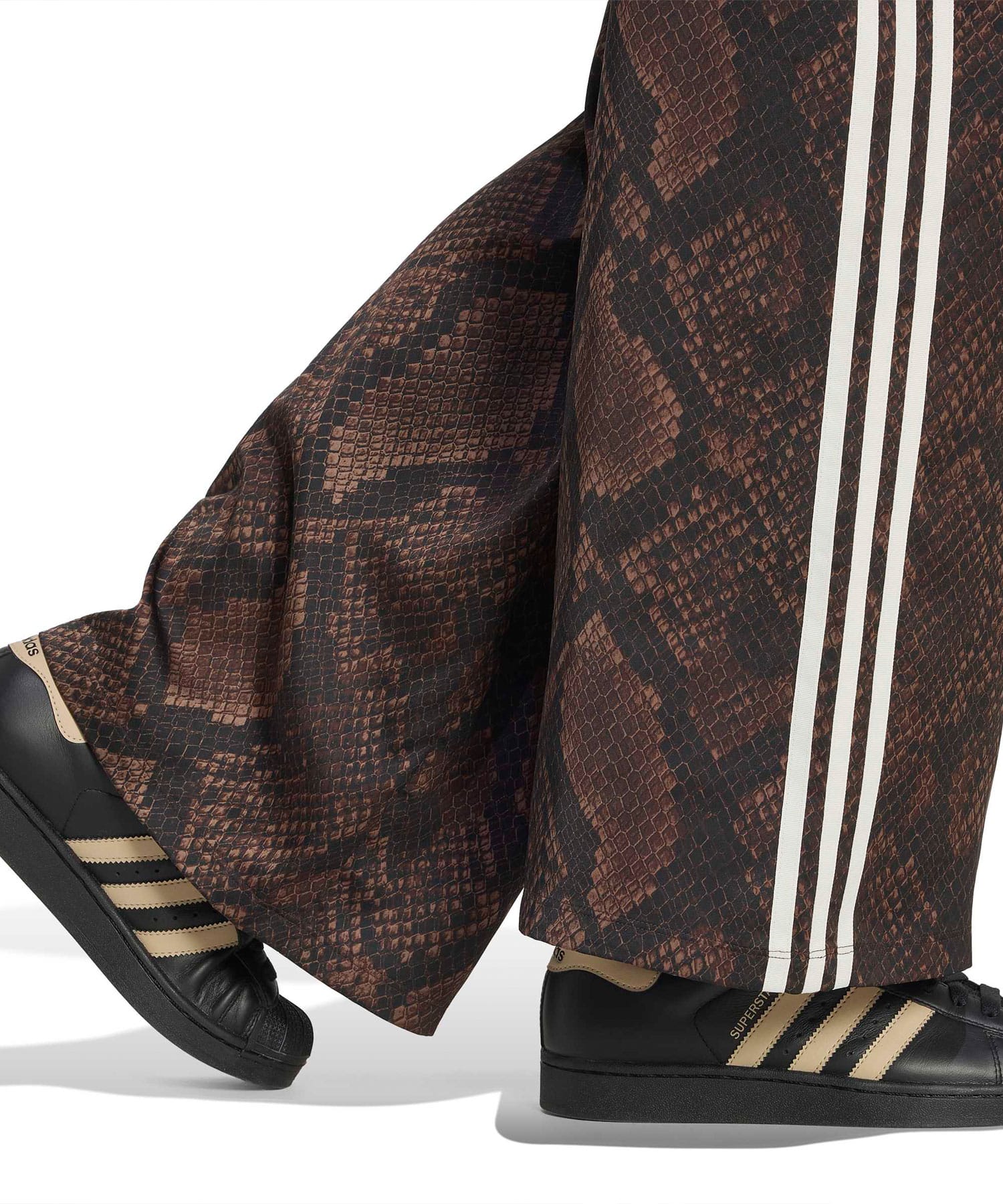 adidas SNAKE PRINT SATIN WIDE LEG TRACK PANTS アースストレータ/オーロラコーヒーの画像