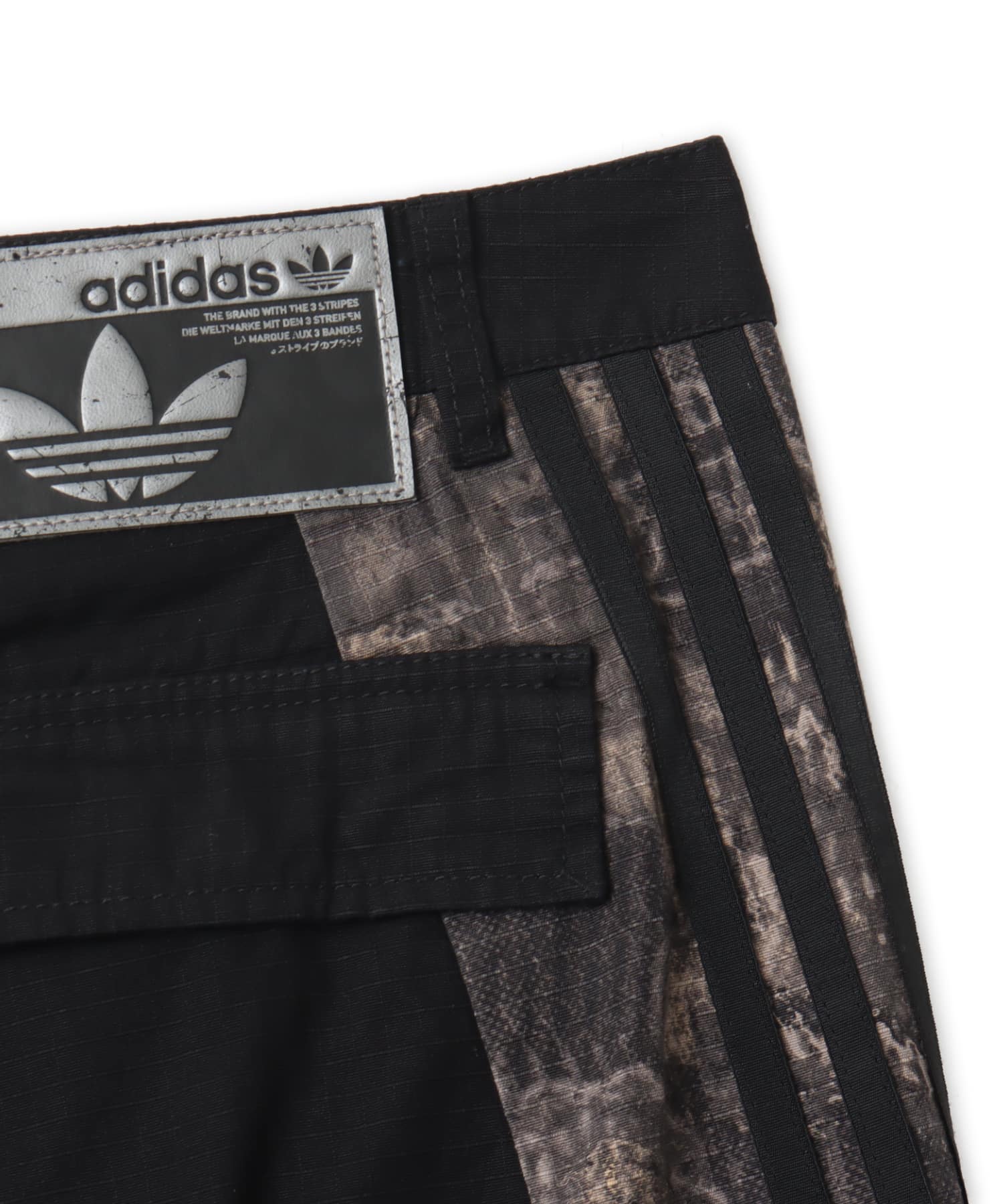 adidas ADILENIUM 5.0  CARGO PANTS ブラックの画像