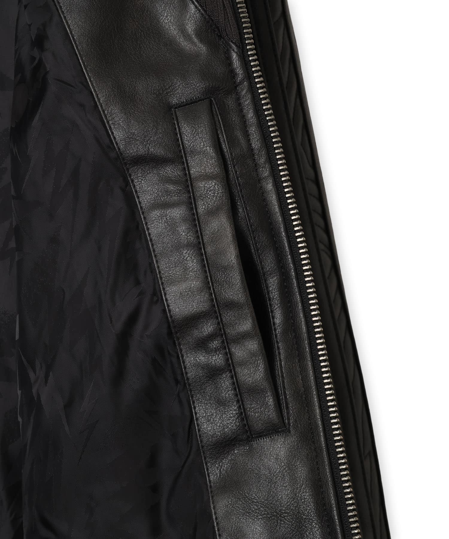 adidas POKEMON PLEATHER JACKET ブラックの画像