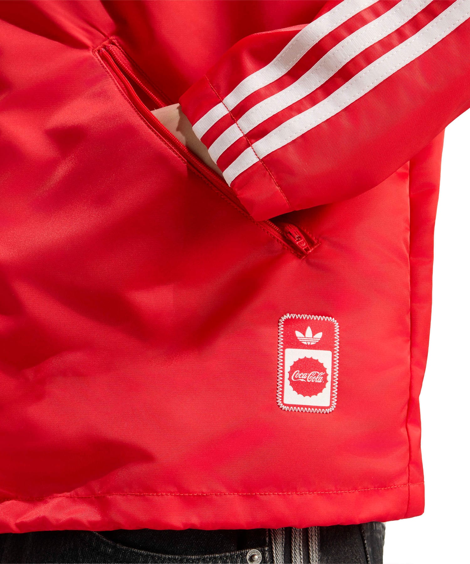 adidas COCA COLA CLASSIC SPORT NYLON PARKA ビビッドレッドの画像