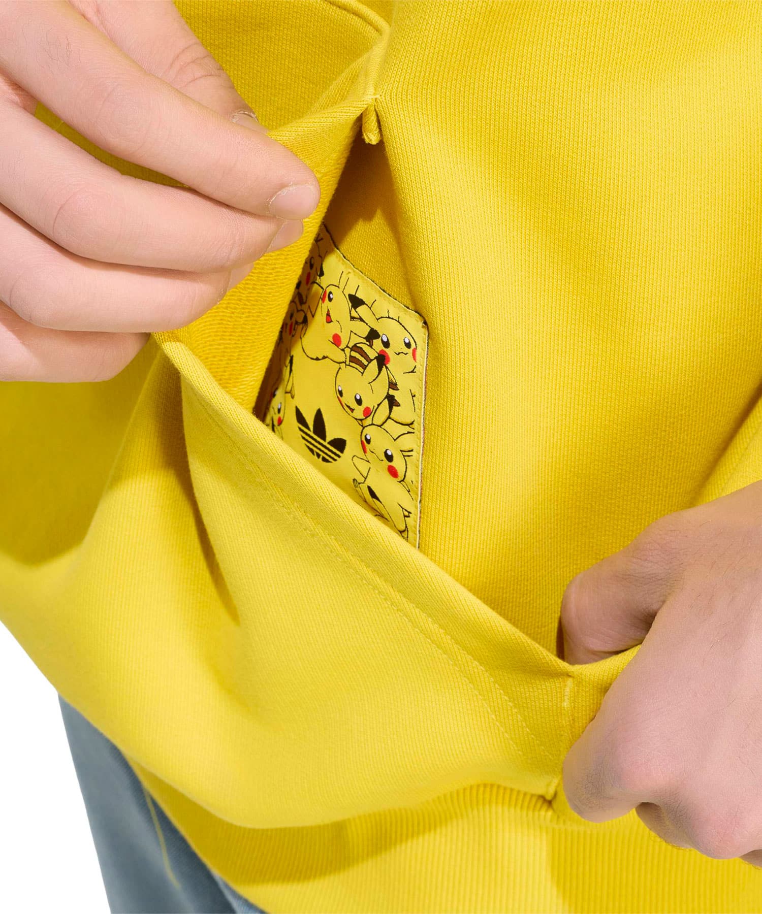 adidas POKEMON TEAMGEIST HOODIE ヘイジーイエローの画像