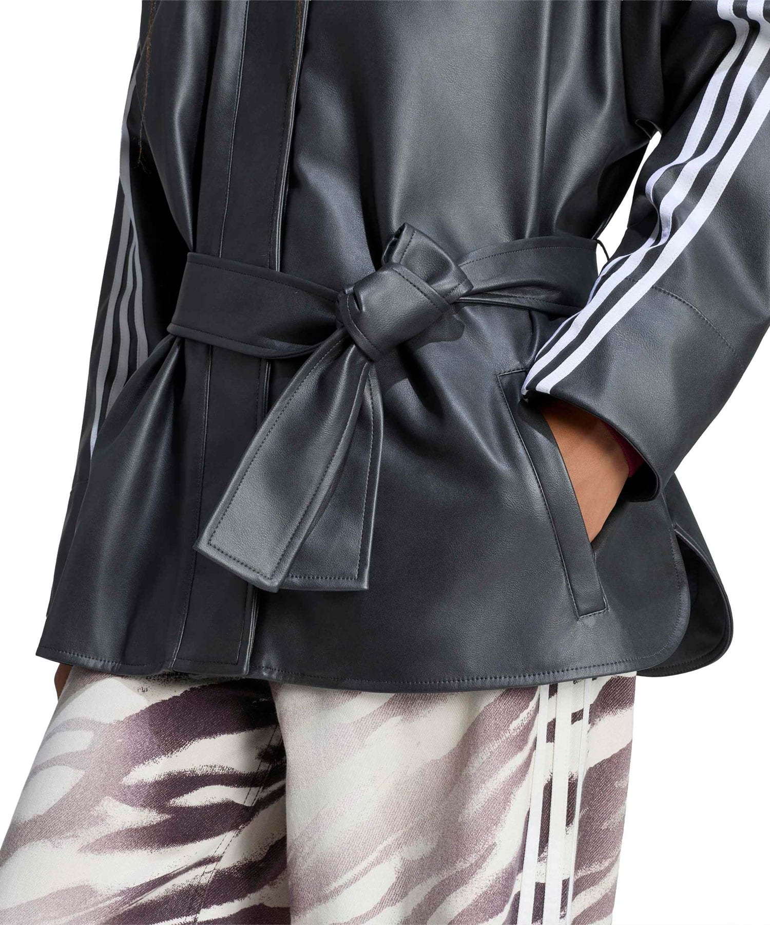 adidas ADILENIUM PLEATHER JACKET ブラックの画像