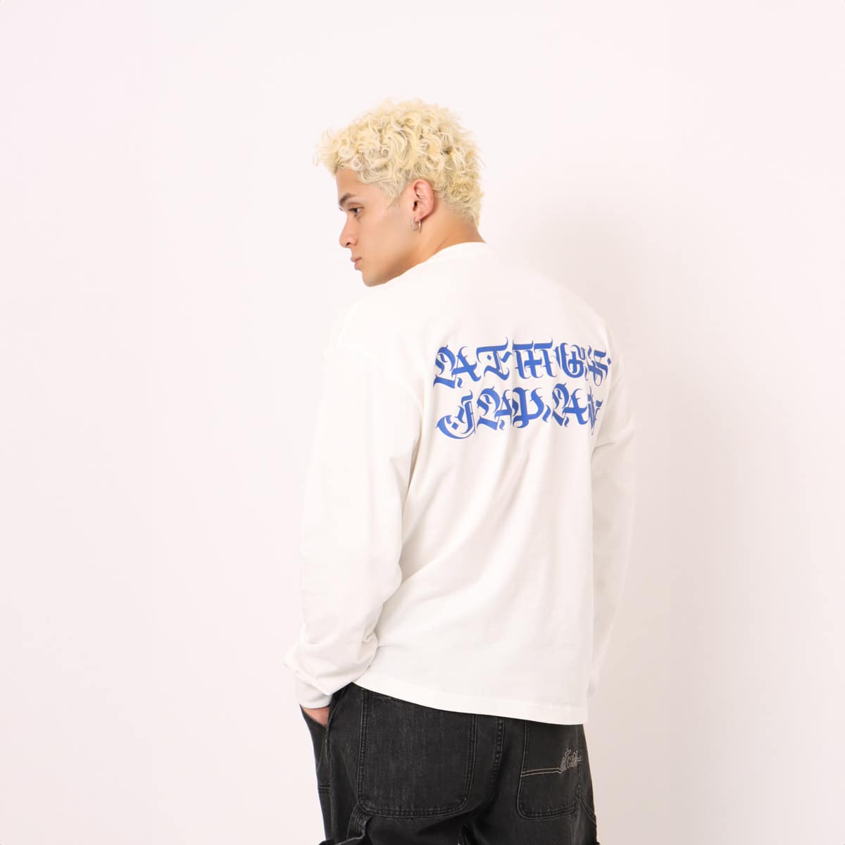 atmos New Old English LS T-Shirt WHITE の画像
