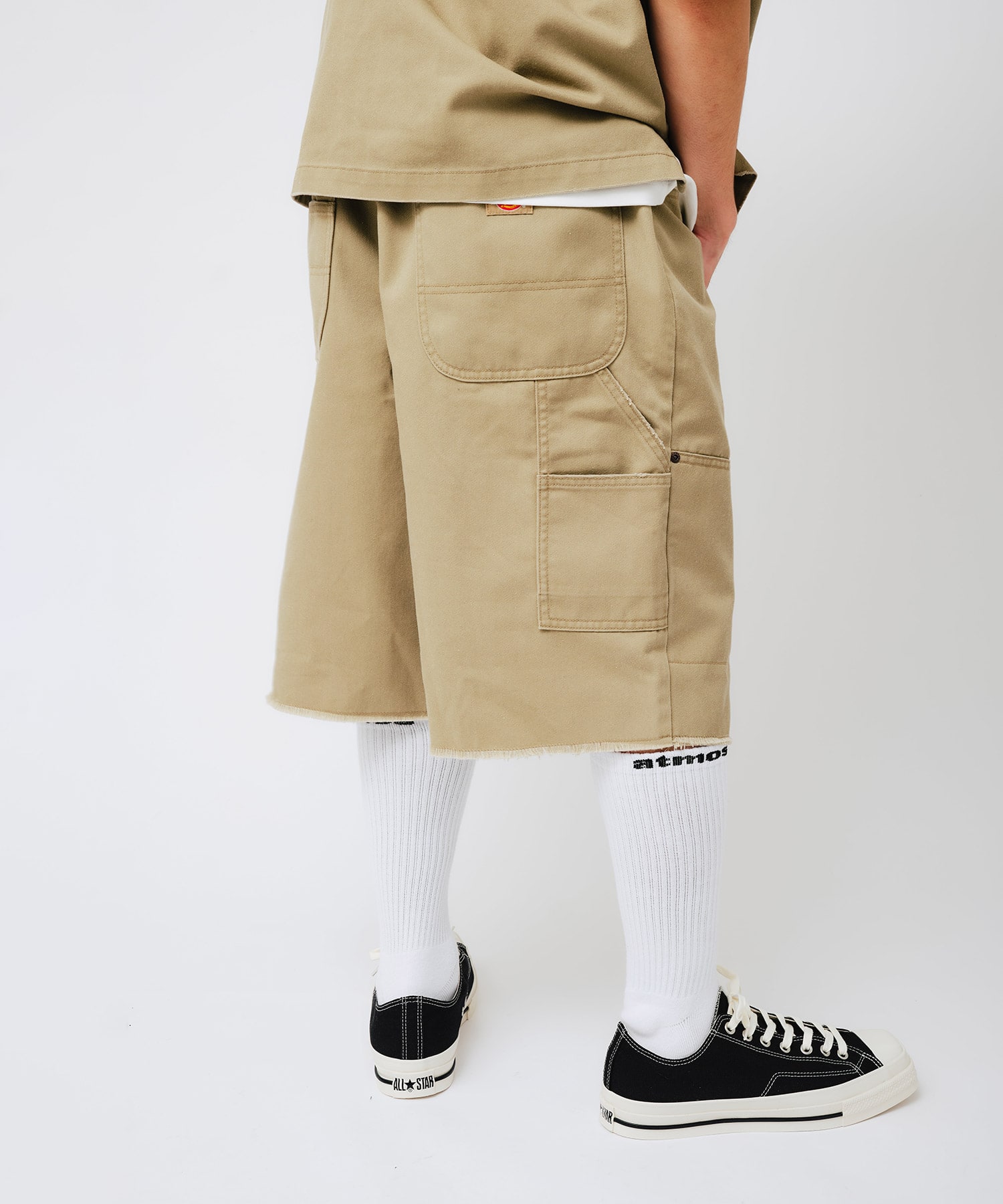 Dickies x atmos EASY DOUBLE KNEE PAINTER SHORTS BEIGEの画像