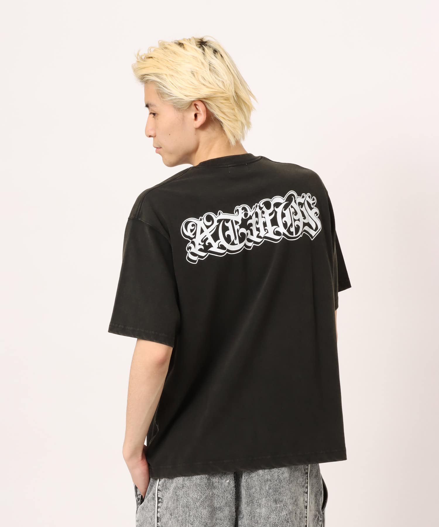 atmos New Old English Logo T-Shirt BLACKの画像