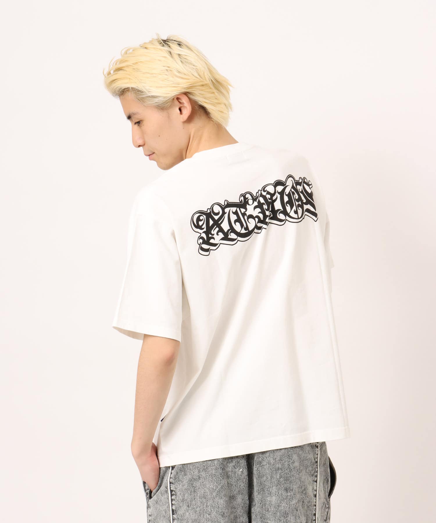 atmos New Old English Logo T-Shirt WHITEの画像