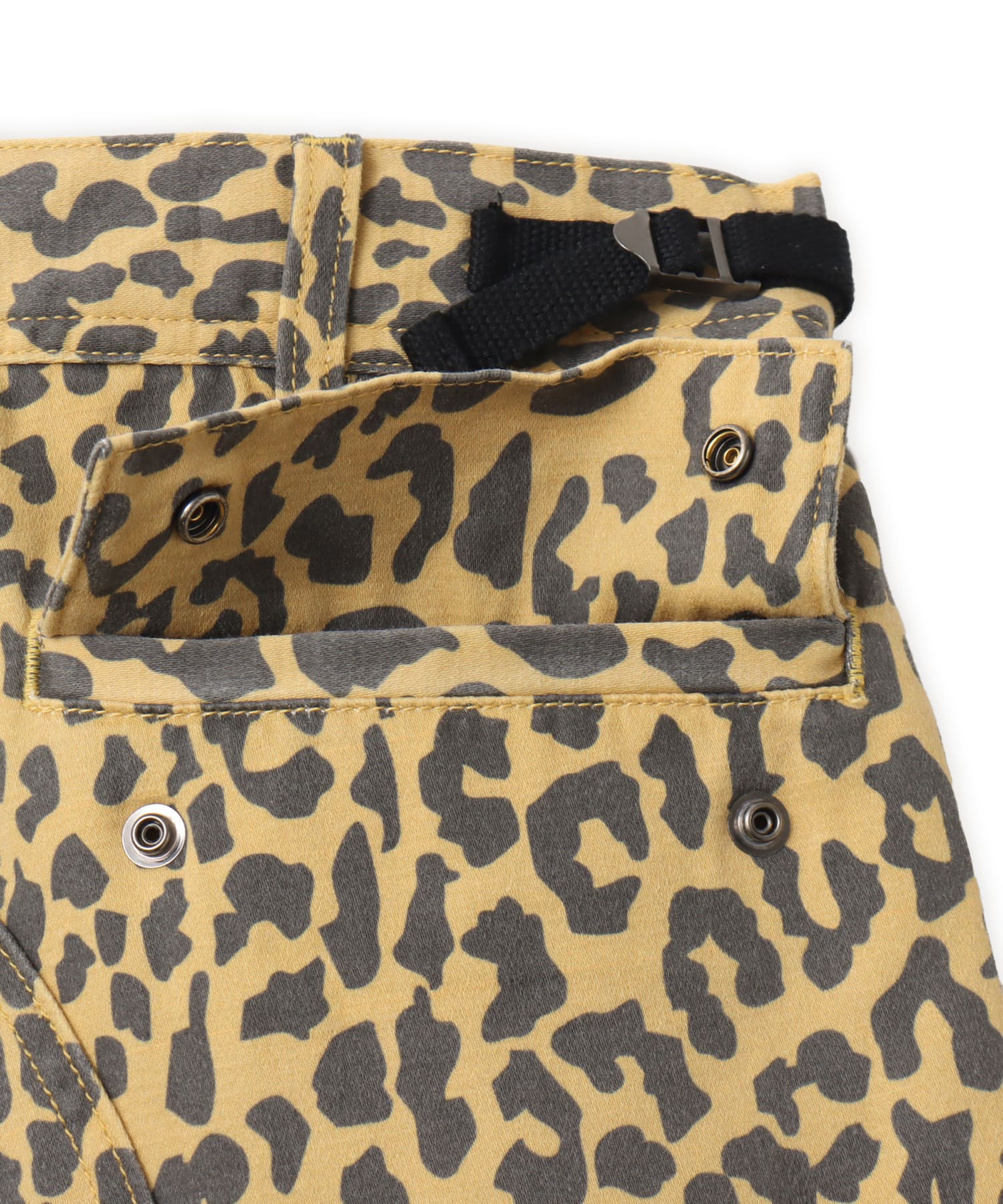 atmos Baggy Cargo Shorts LEOPARDの画像