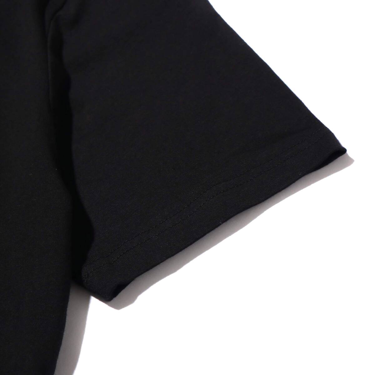 GUESS MEN'S S/SLV TEE SHIRT W/EMBOSSED LOGO AT  BLACKの画像