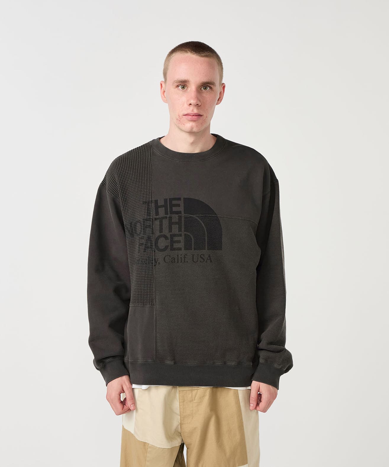 THE NORTH FACE PURPLE LABEL Field Patchworked Crewneck Sweatshirt Asphalt Grayの画像