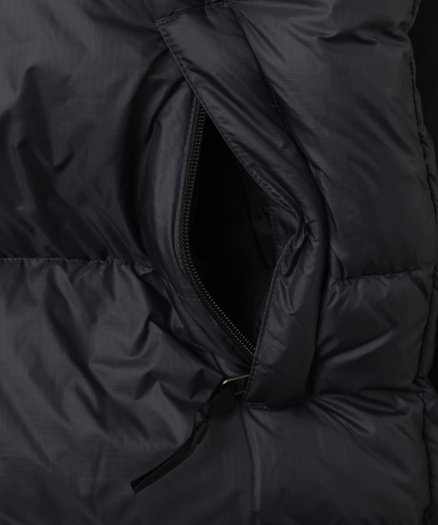 THE NORTH FACE NUPTSE JACKET AGXブラックの画像