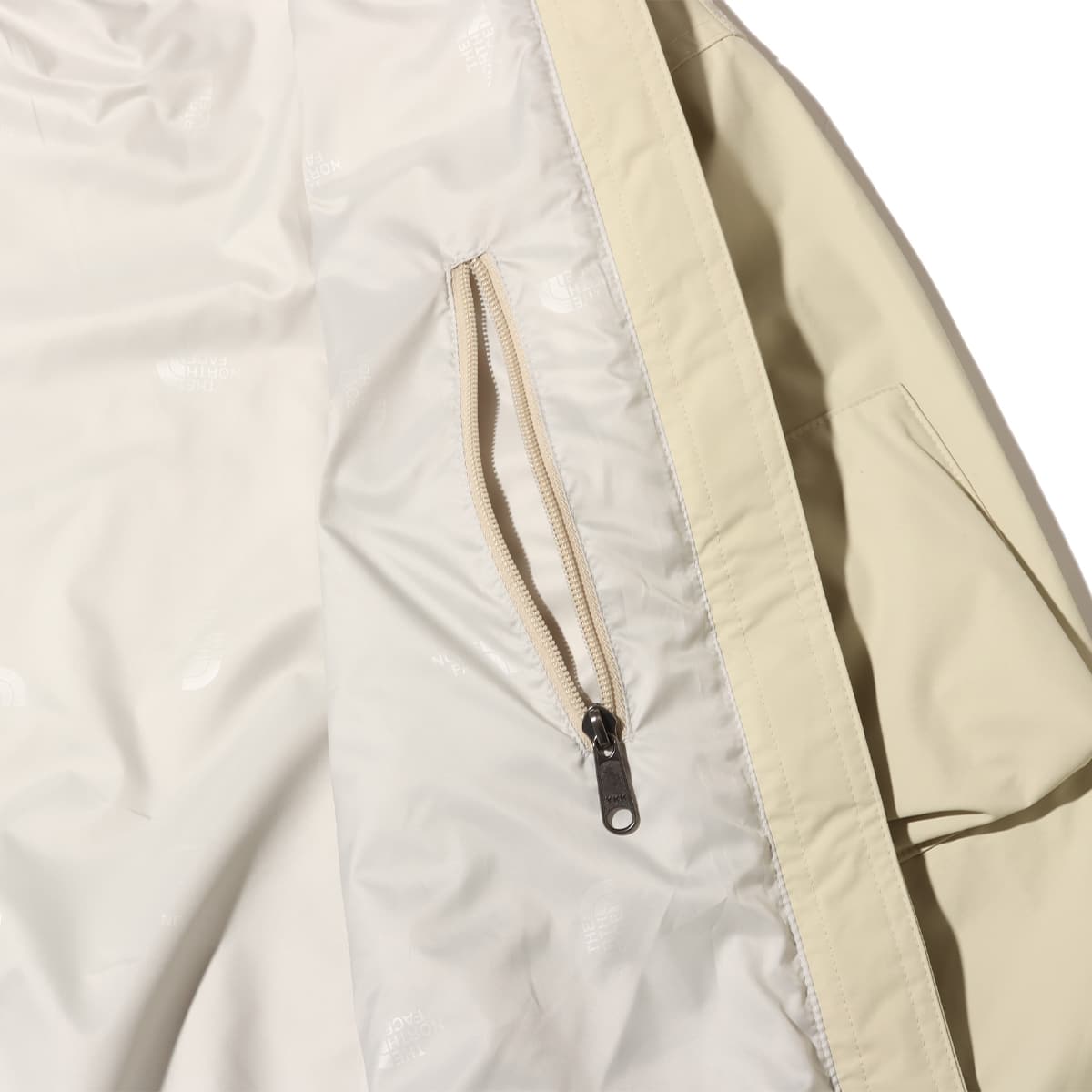 THE NORTH FACE WP Bomber Jacket グラベルの画像