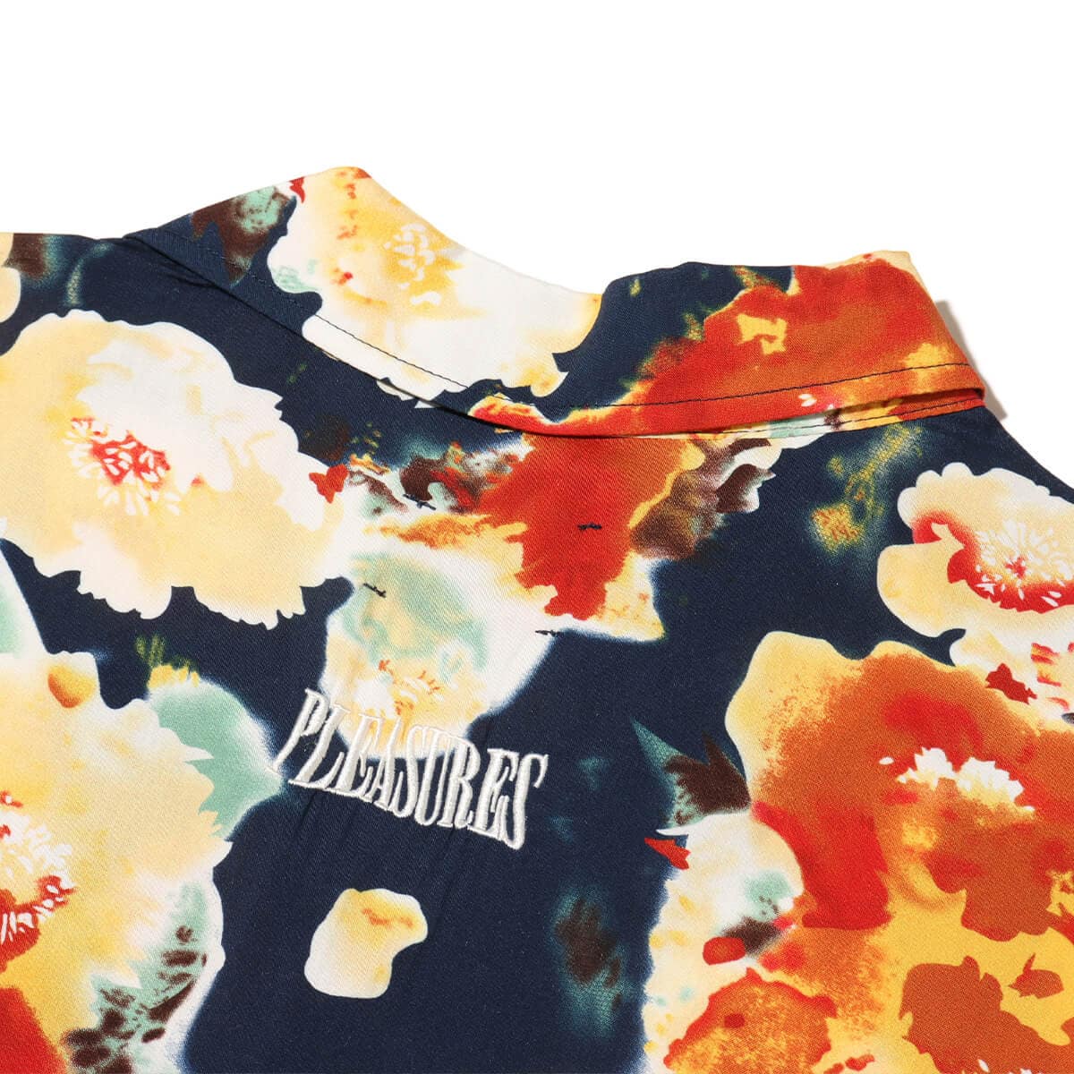 PLEASURES PORTION BUTTON DOWN NAVYの画像
