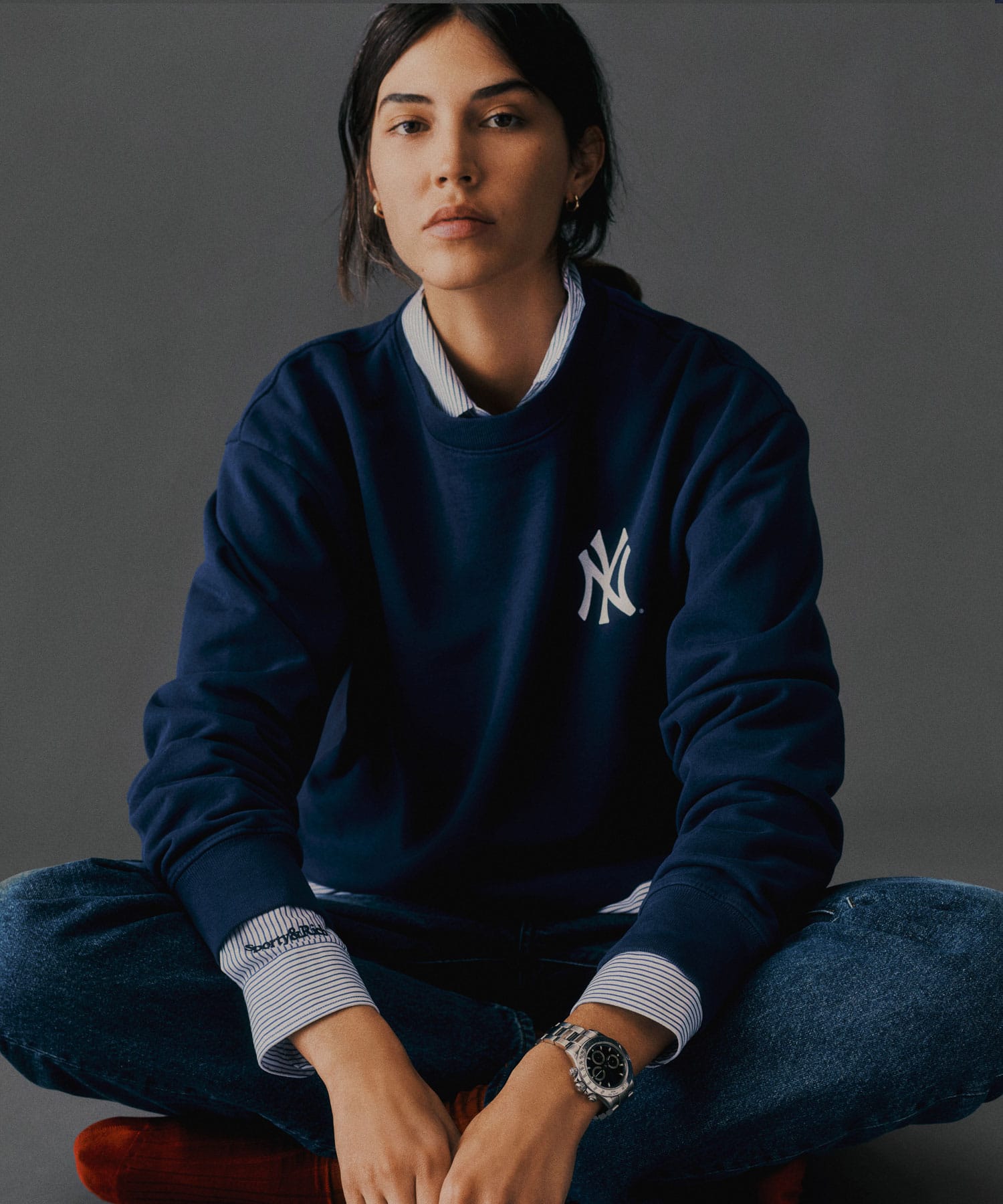 SPORTY＆RICH Yankees Serif Crewneck Dark Navyの画像