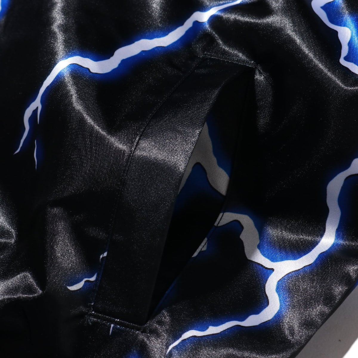 Mitchell & Ness LIGHTNING SATIN JACKET/LOS ANGELES LAKERS PATTERN/BLACK 19FW-Sの画像