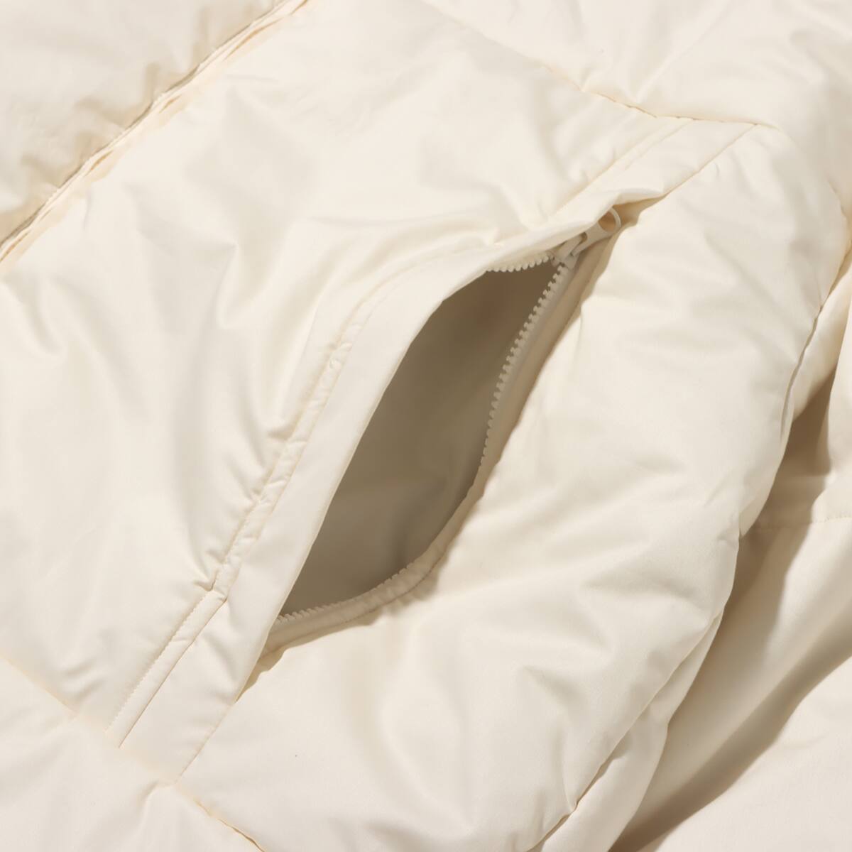 nanamica Insulation Jacket Natural 23FA-Iの画像