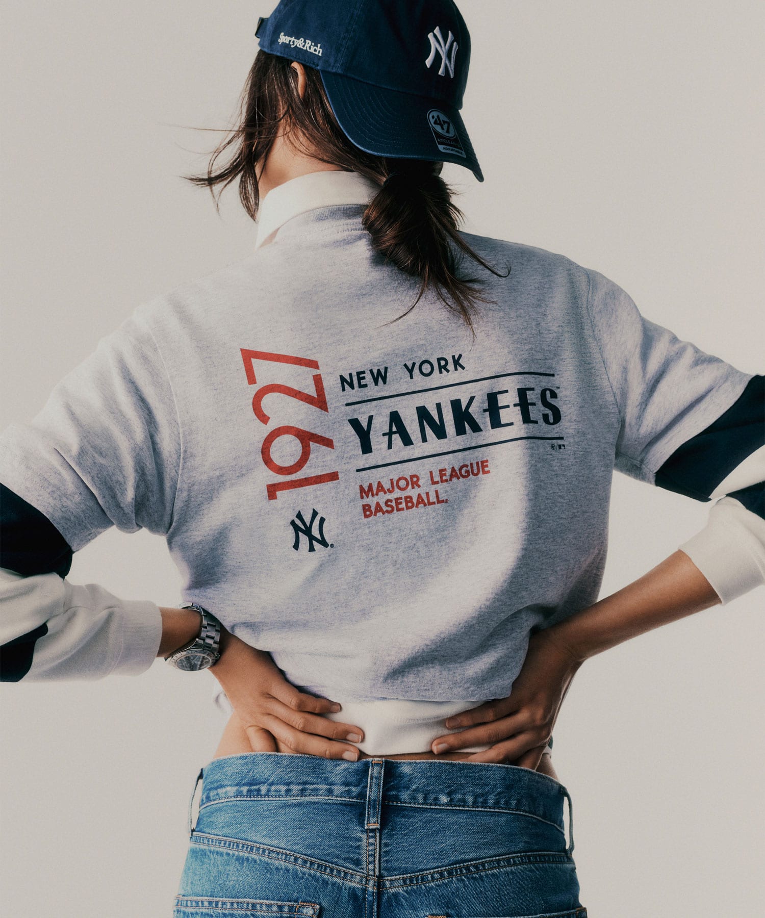 SPORTY＆RICH Champions T-Shirt Heather Grayの画像