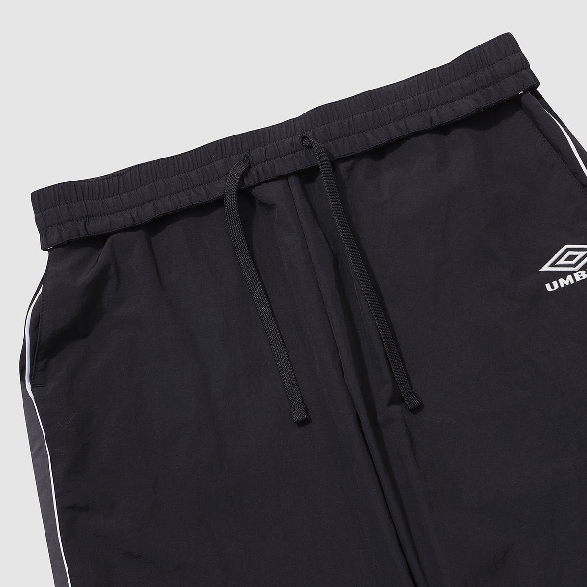UMBRO HBL CELEB Woven Setup Pants ブラックの画像