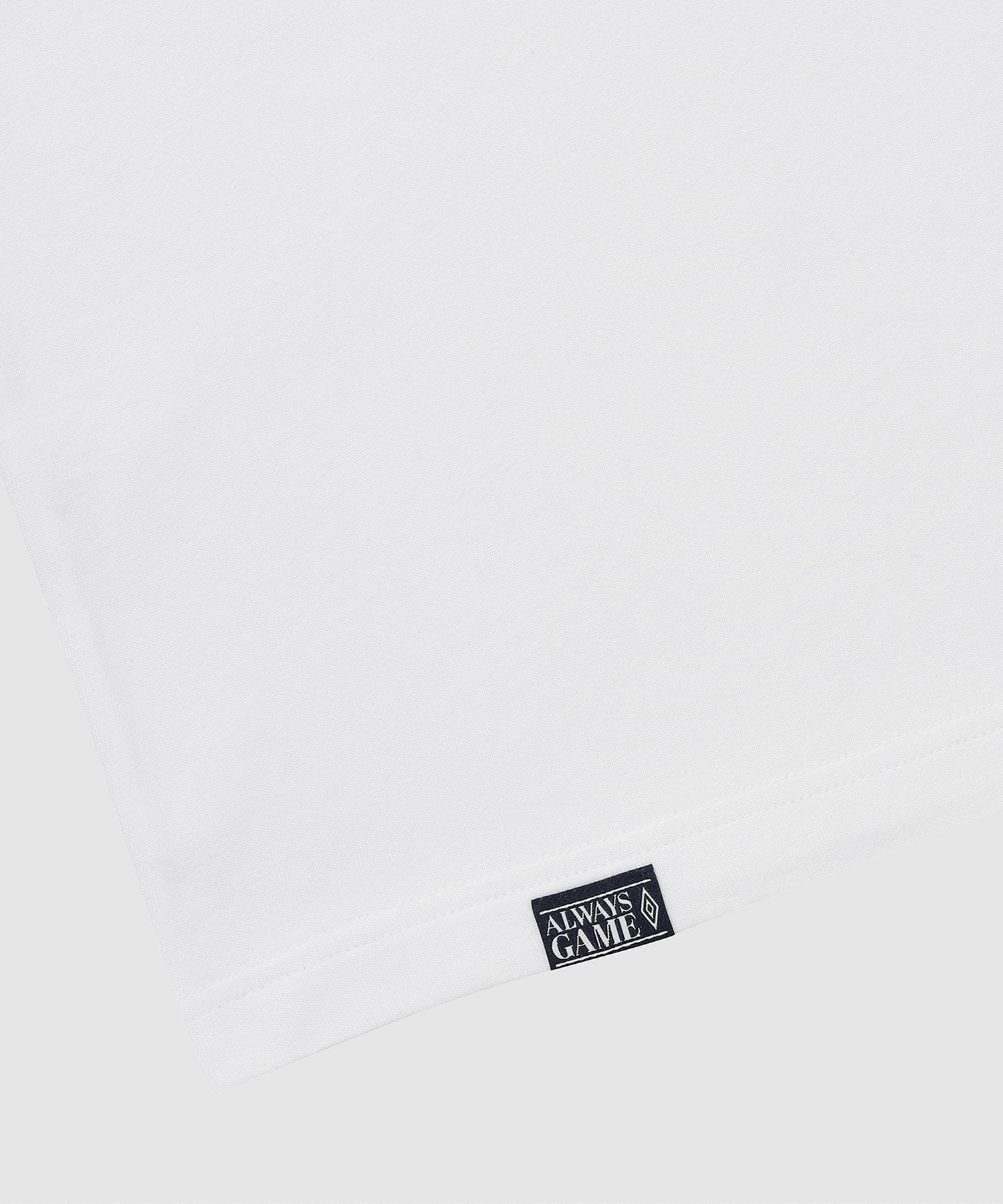 UMBRO 【KOREA COLLECTION】HBL CASUAL ARCHIVE ARTWORK SHORTS SLEEVE T-SHIRTS ホワイトの画像