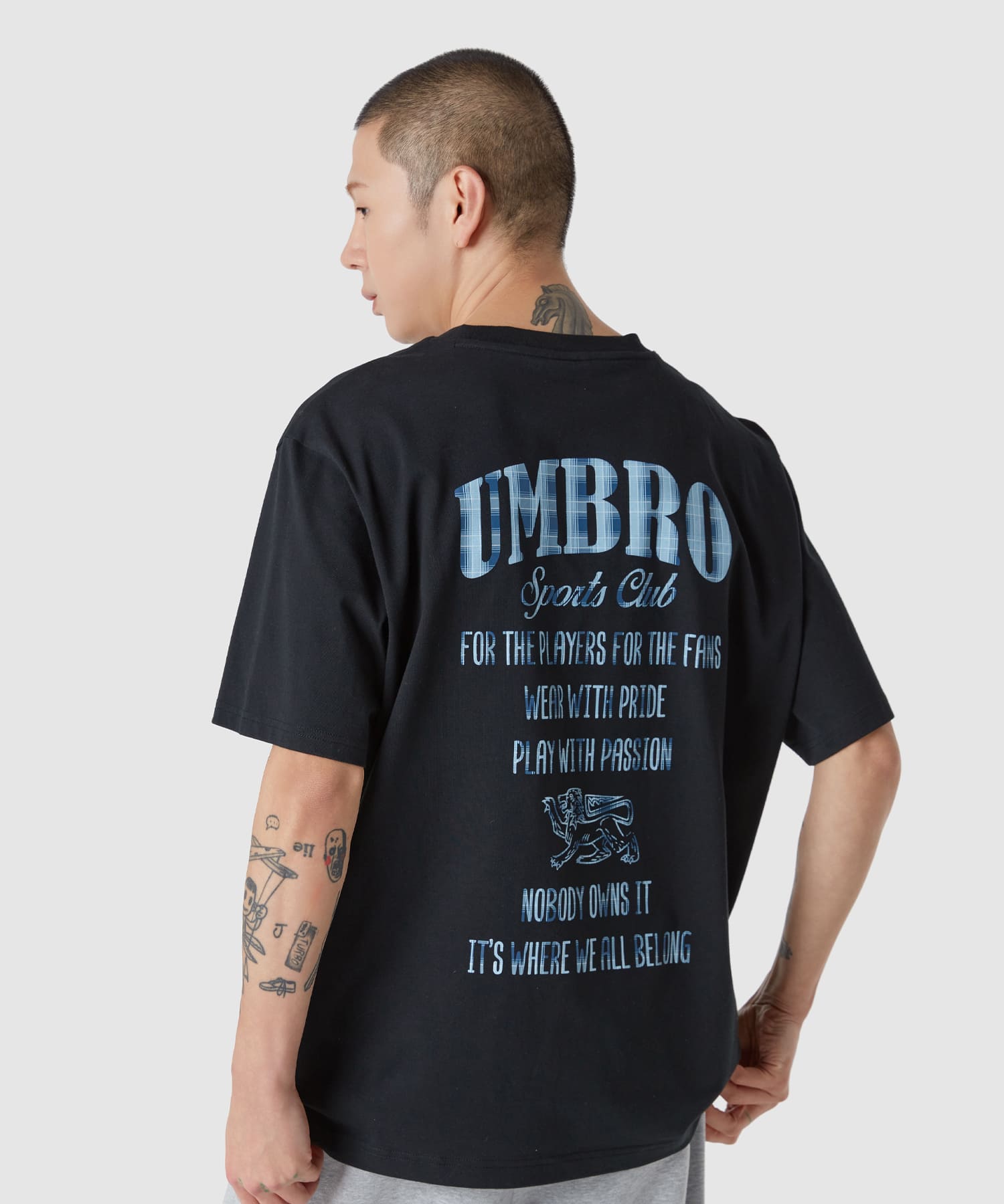 UMBRO 【KOREA COLLECTION】OMBRE SHORTS SLEEVE T-SHIRTS ブラックの画像
