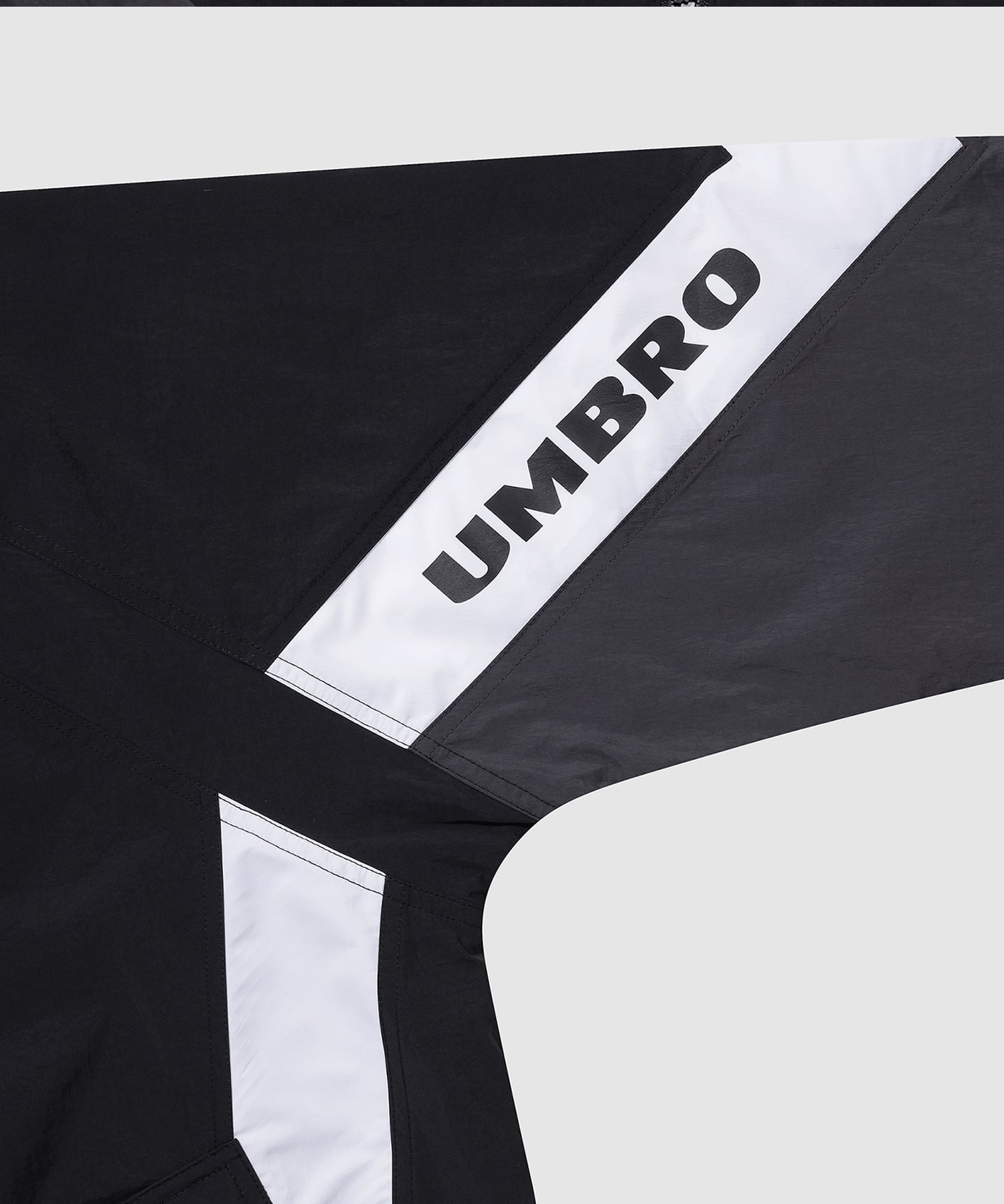 UMBRO 【KOREA COLLECTION】COLOR BLOCK STAND-NECK JACKET ブラックの画像