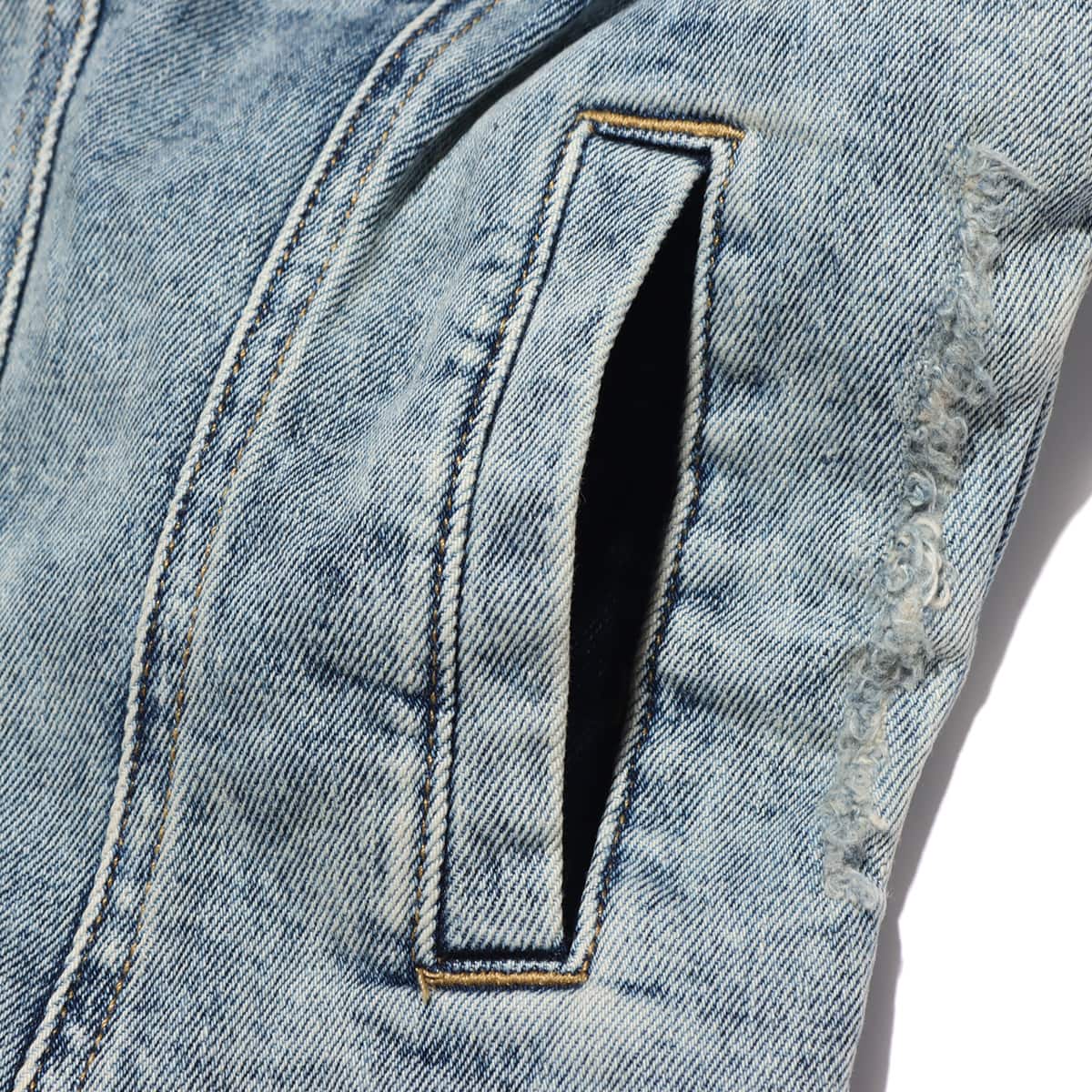 GUESS SEXY TRUCKER JACKET DENIM 20SU-Iの画像