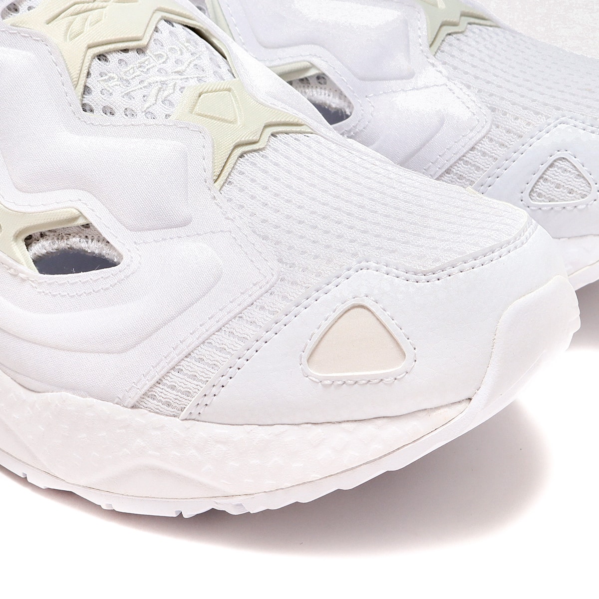 Reebok INSTAPUMP FURY 95 ﾌｯﾄｳｪｱﾎﾜｲﾄの画像