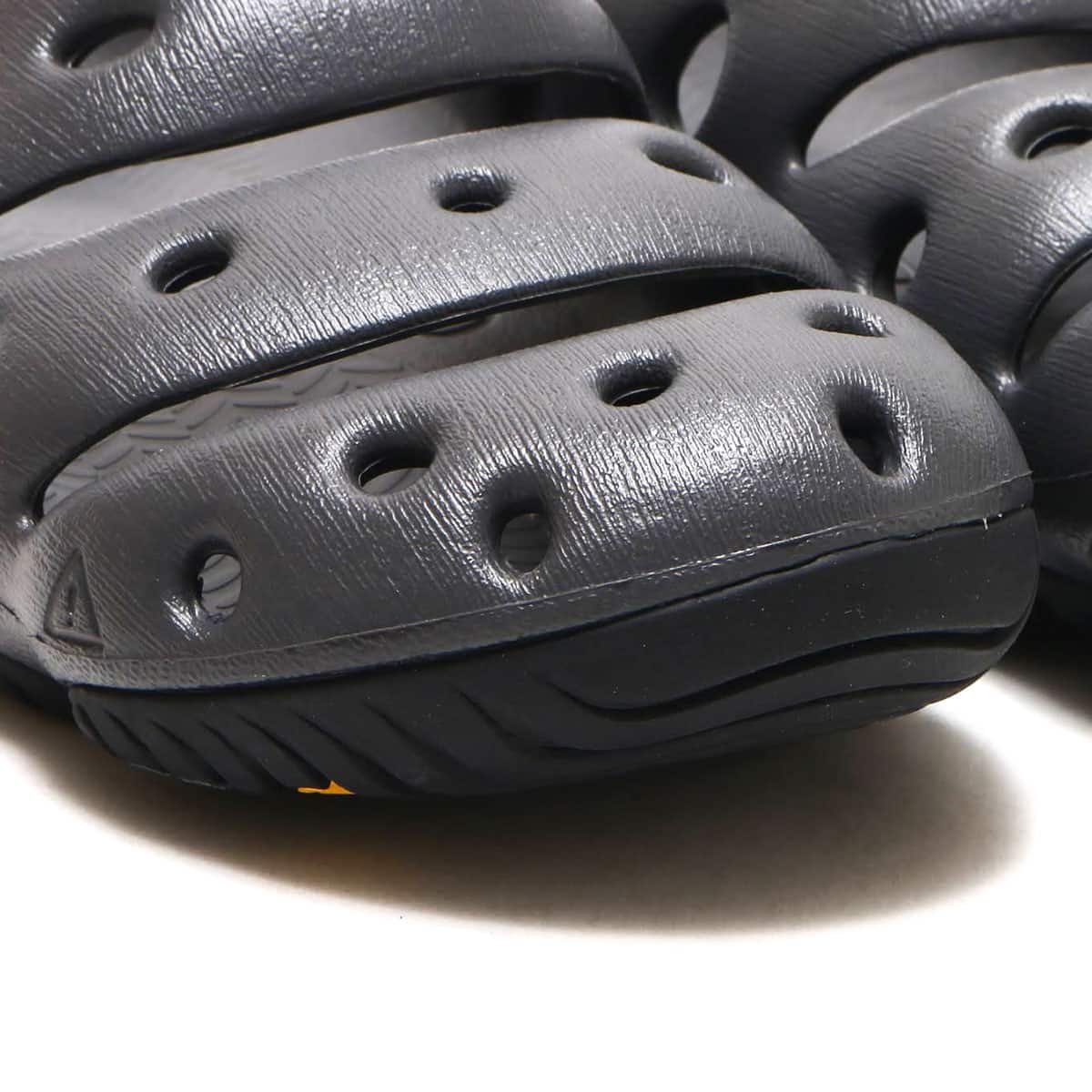 KEEN YOGUI Magnet/Black 23FA-Iの画像