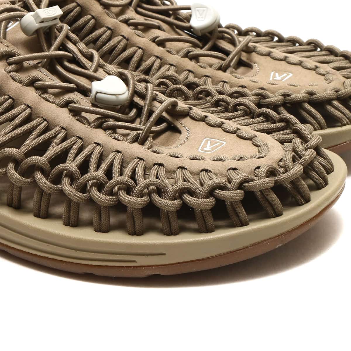 KEEN UNEEK Timberwolf/Plaza Taupeの画像