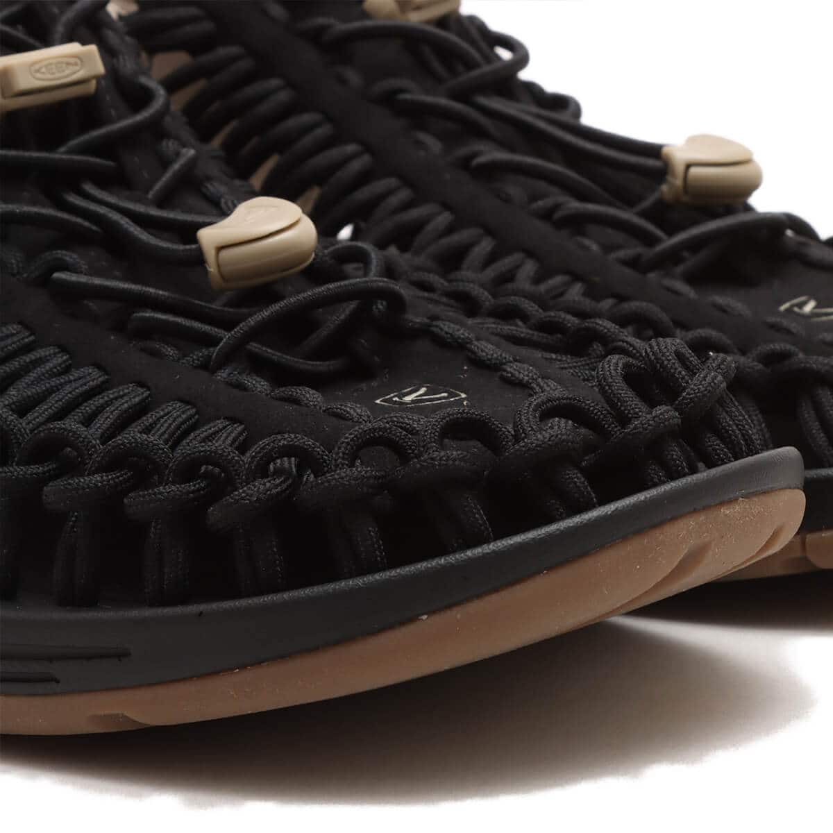 KEEN UNEEK Black/Plaza Taupeの画像