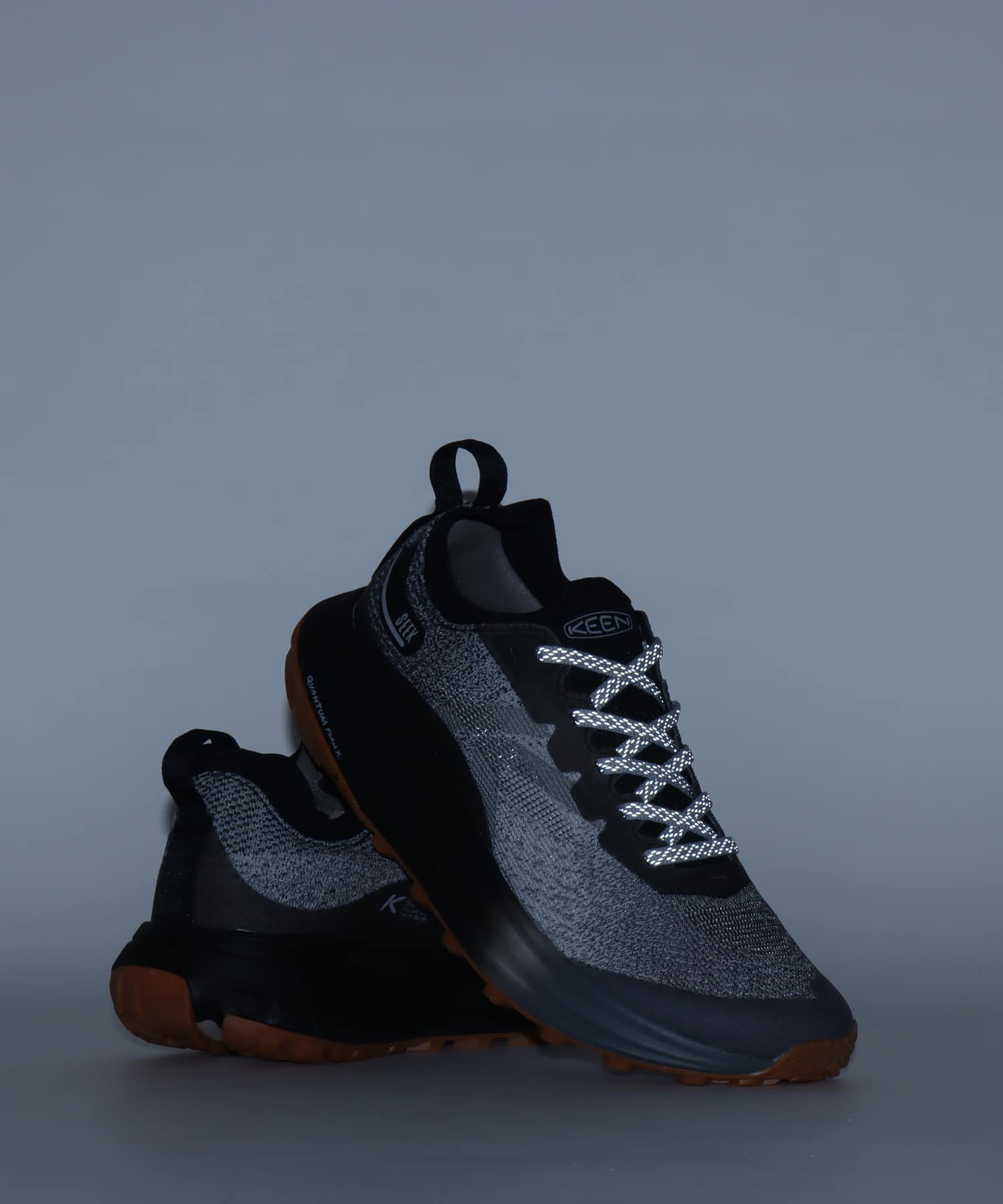 KEEN SEEK BLACK/MAGNETの画像