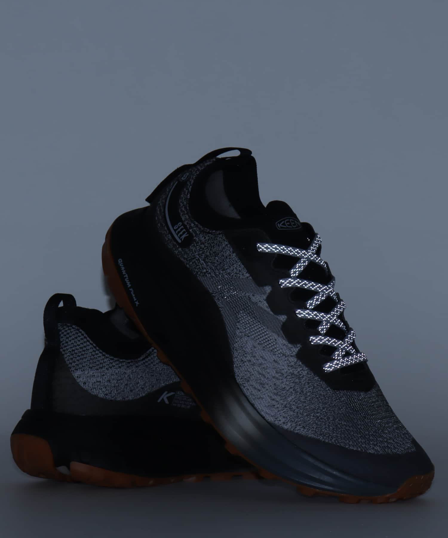 KEEN SEEK BLACK/MAGNETの画像