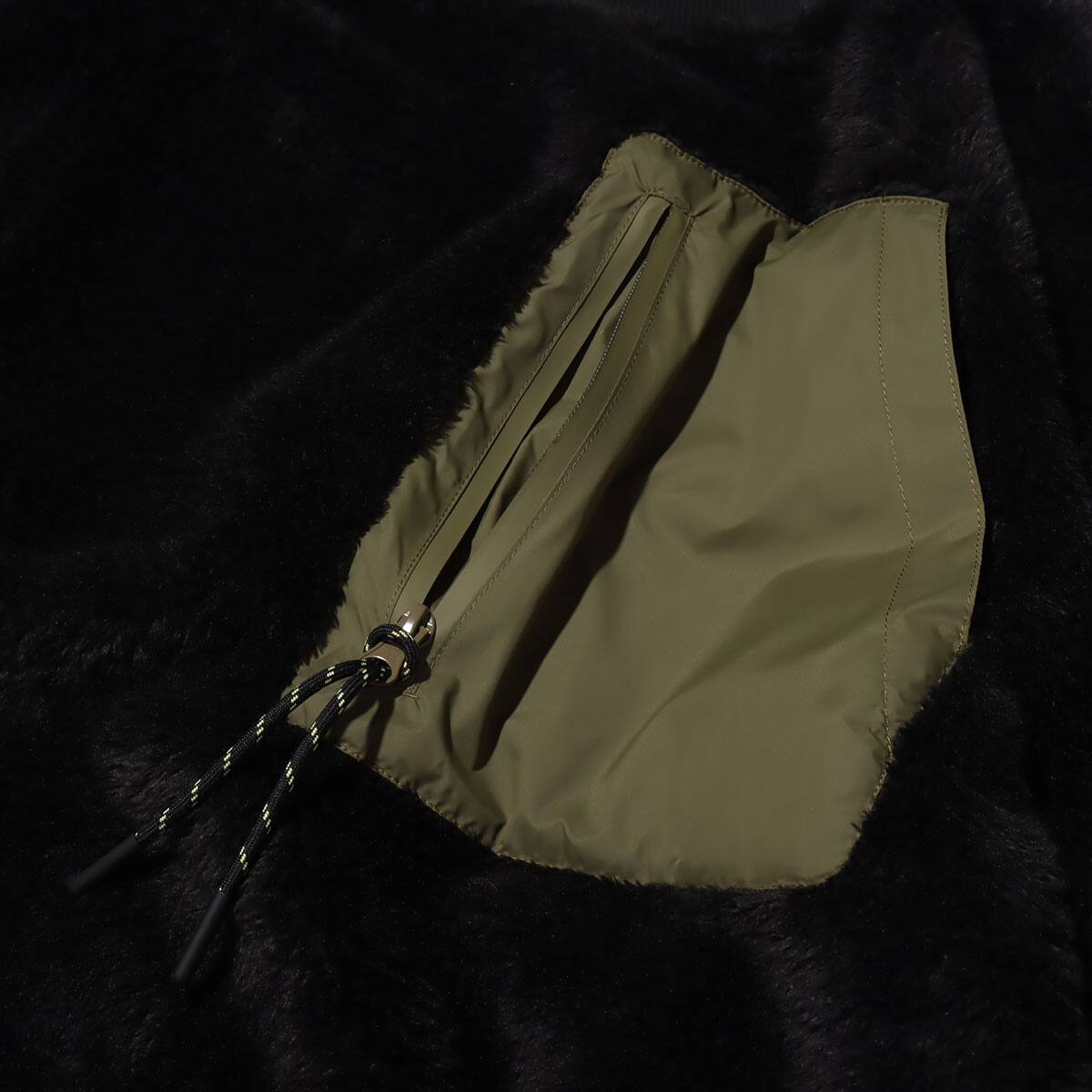 UGG Niko Sherpa Crewneck BLACK / OLIVE 21FW-Iの画像