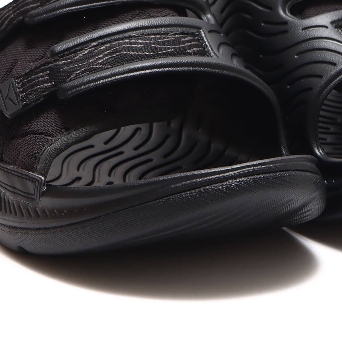 HOKA ORA LUXE Black / Black