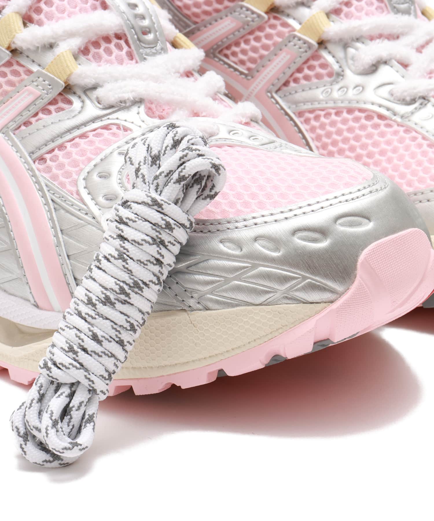 asics GEL-NIMBUS 10.1 atmos VANDYTHEPINK STRAWBERRY CREAM/STRAWBERRY CREAMの画像