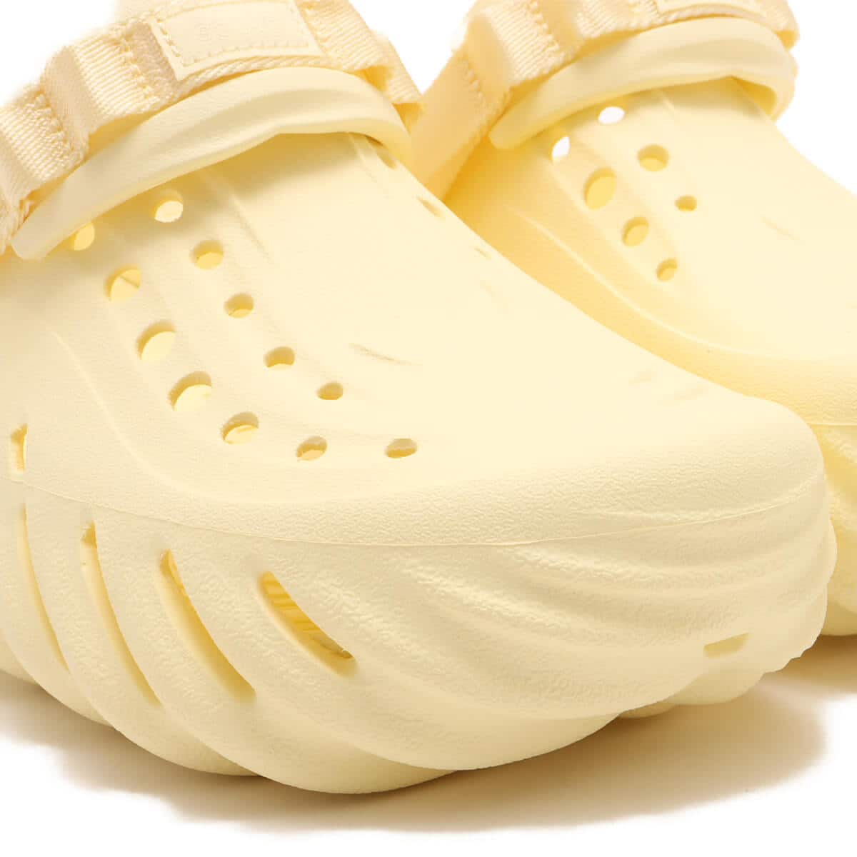 crocs Echo Clog Buttercream 24SS-Iの画像