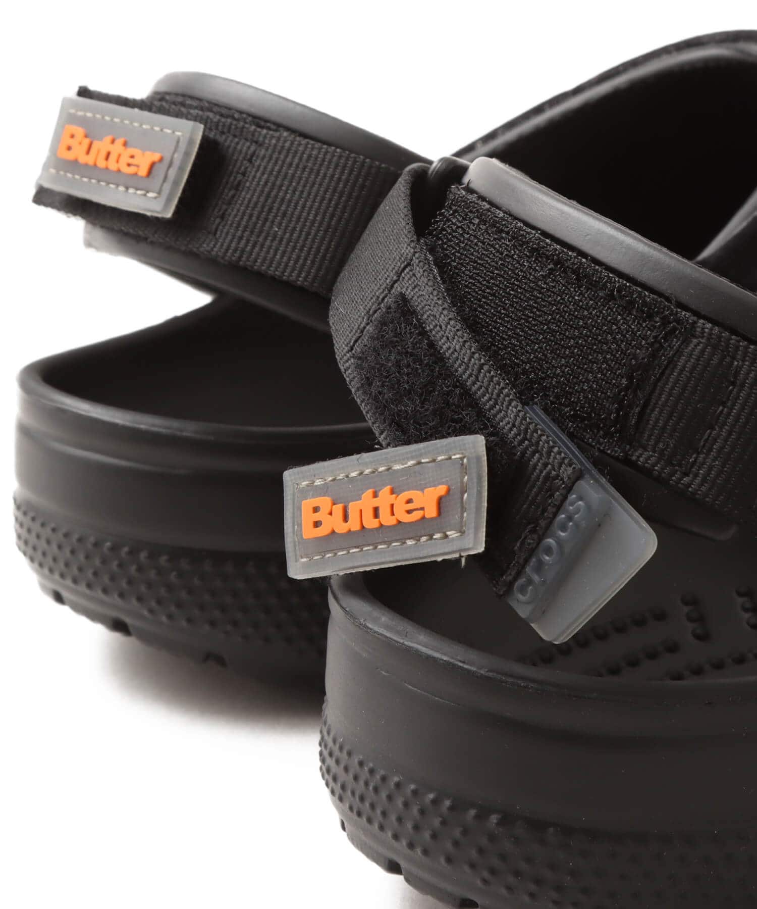 crocs Butter x Classic Clog Blackの画像
