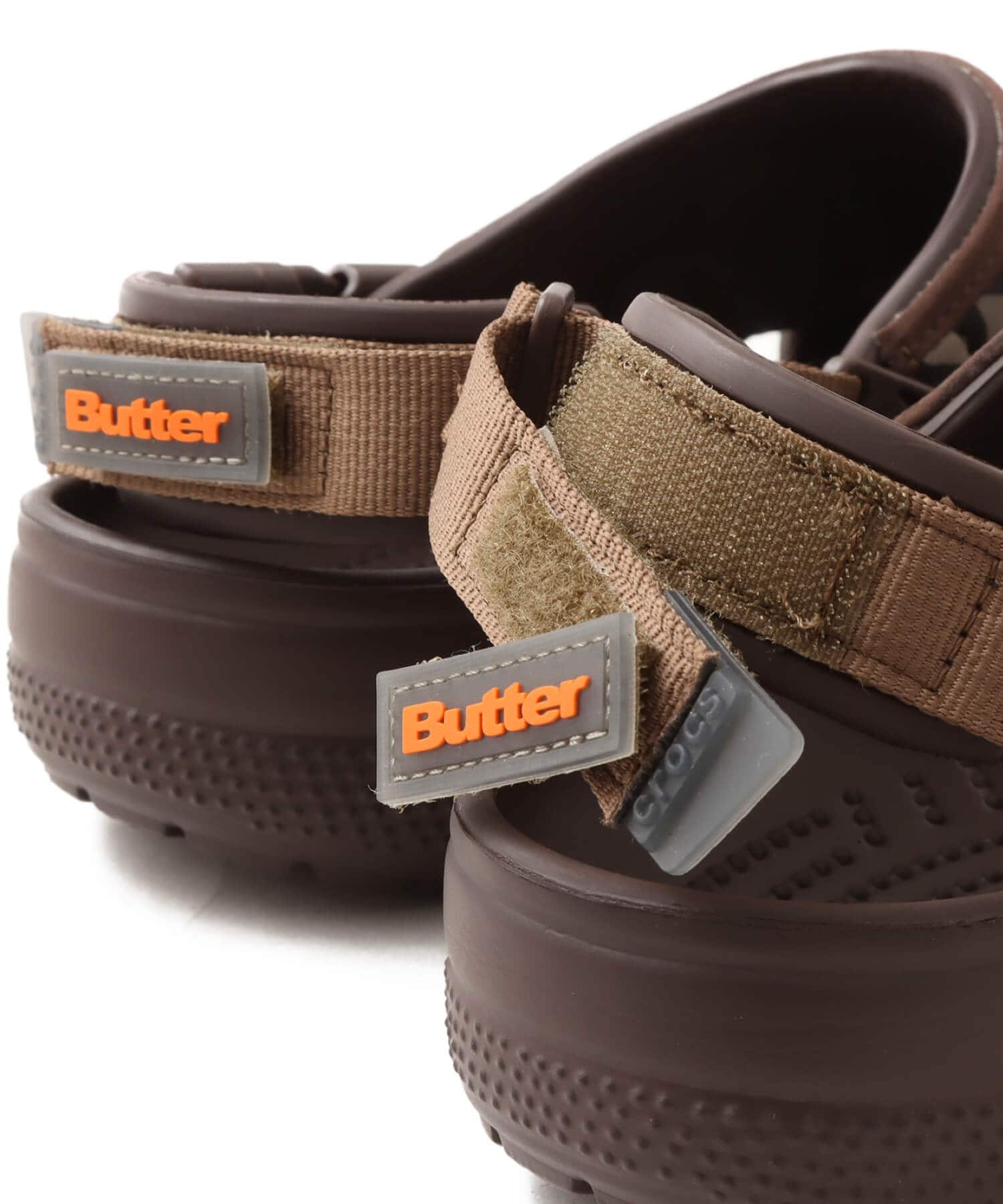 crocs Butter x Classic Clog Brownの画像