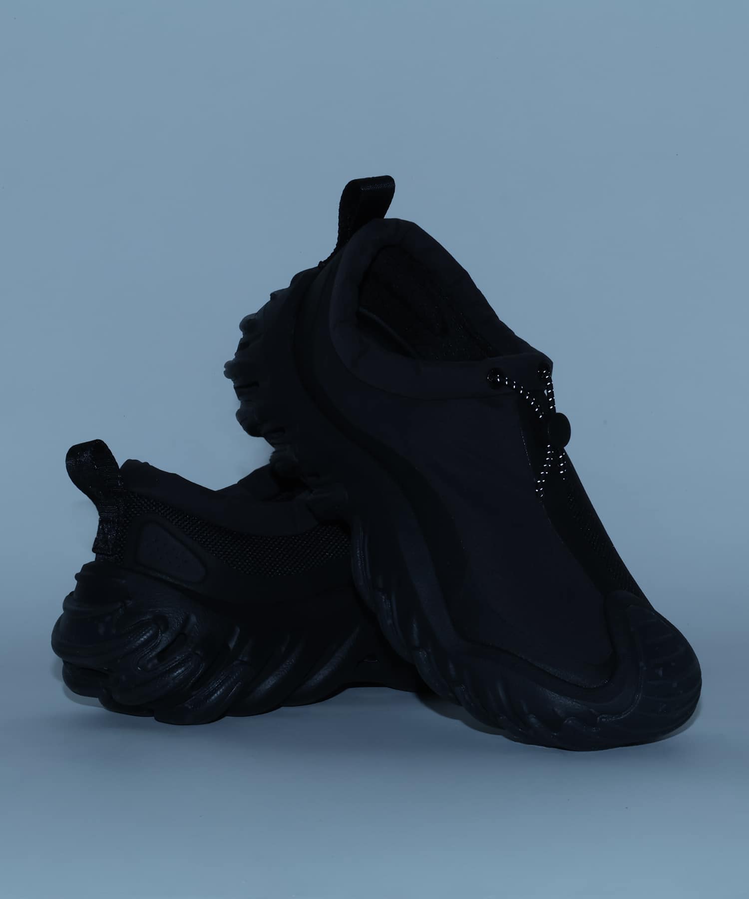 crocs Echo Element Black/Blackの画像
