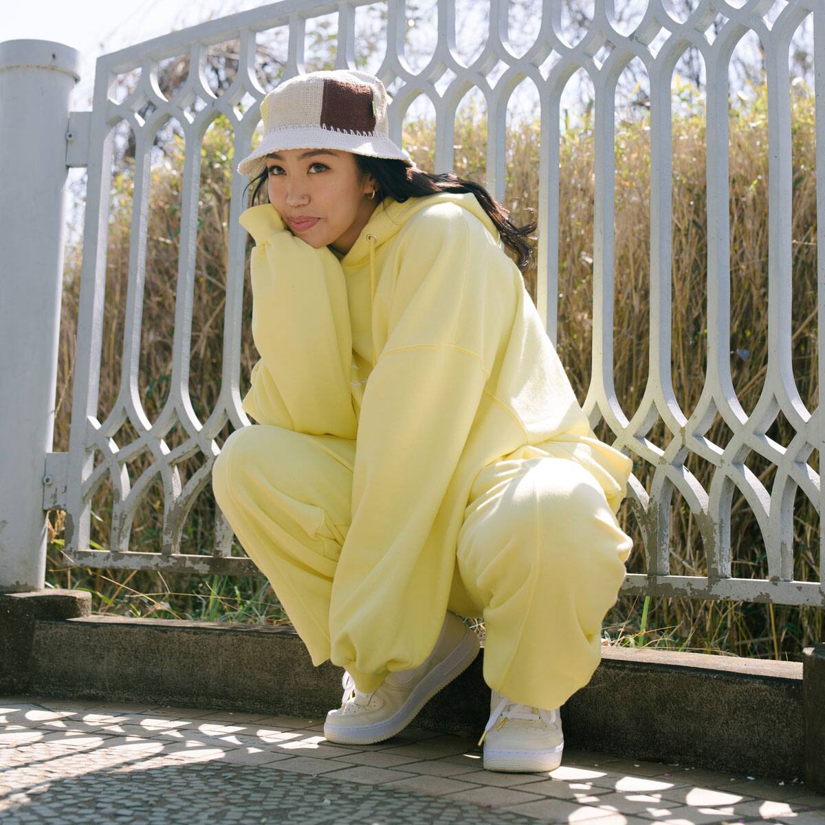 atmos pink RIEHATA エンブロイダリー ロゴ パンツ YELLOWの画像