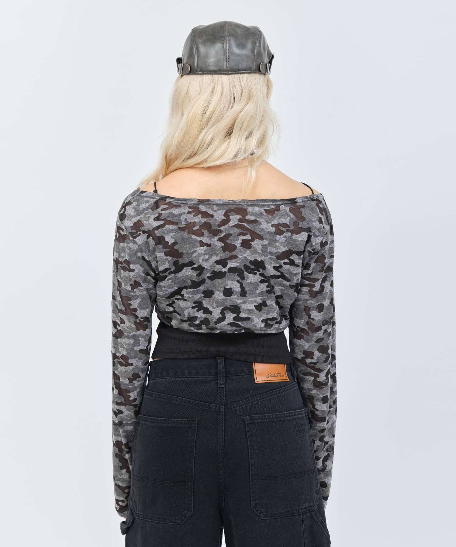 atmos pink Cropped Camouflage Tops GRAYの画像
